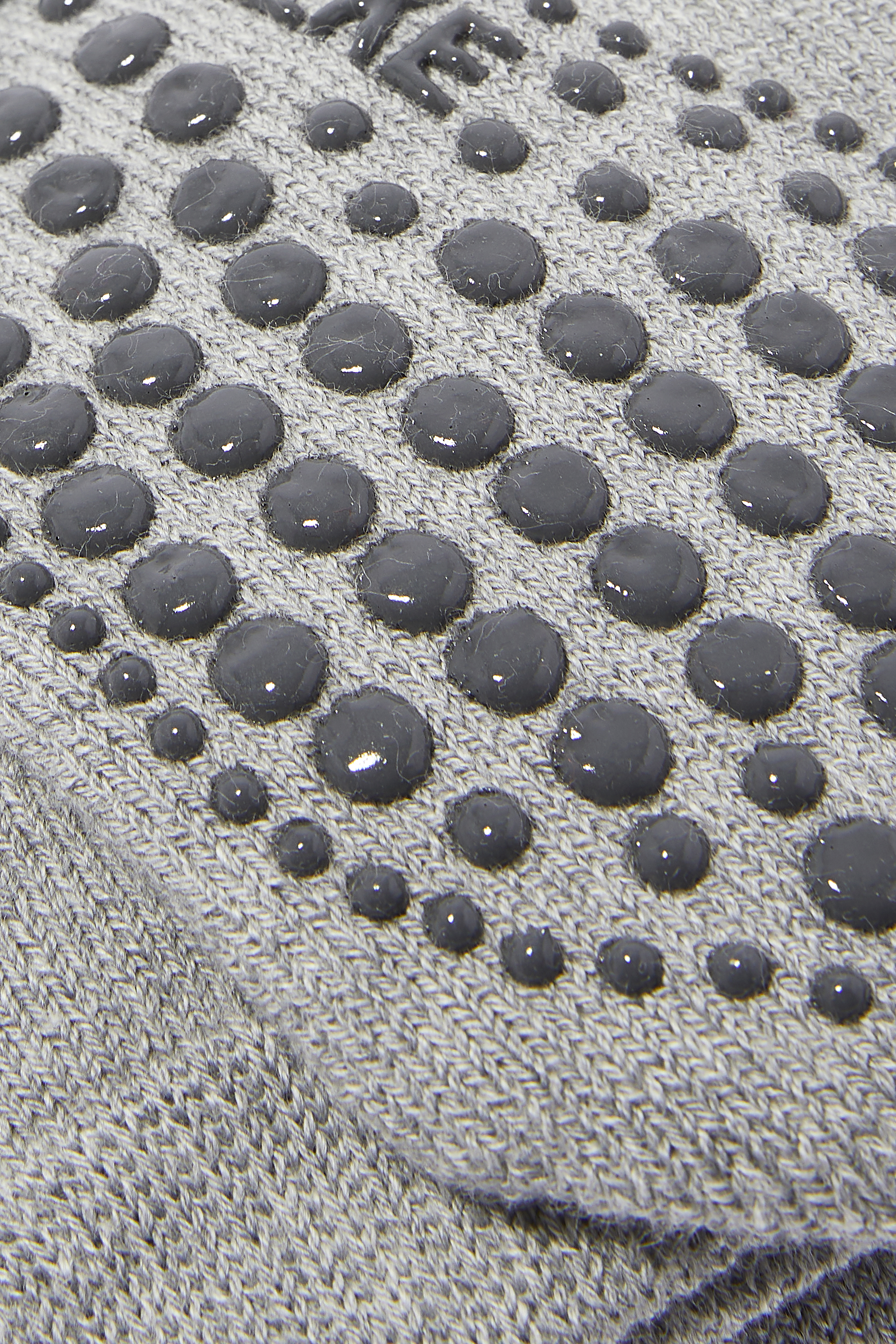 جوارب بأجزاء لمنع الإنزلاق