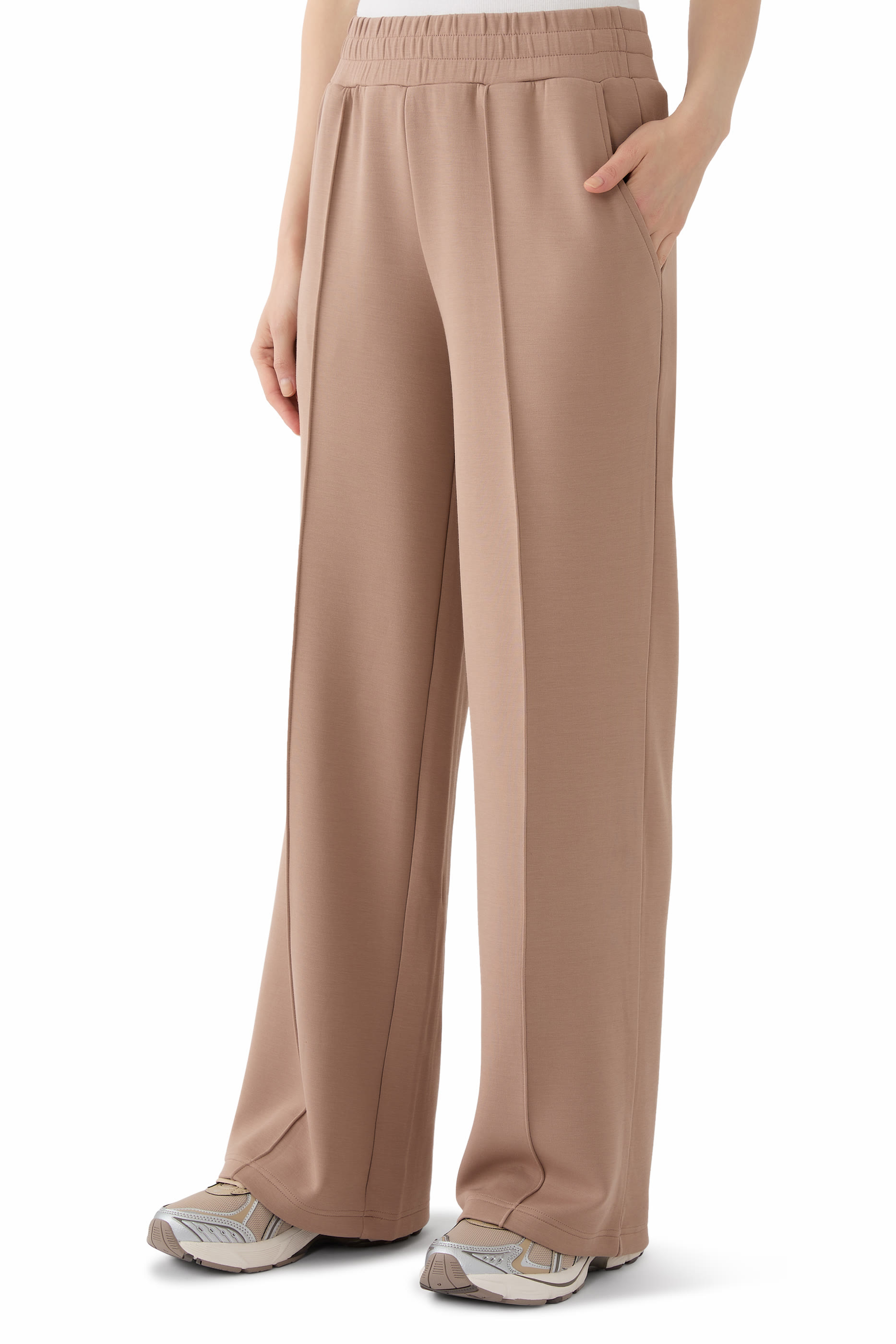 بنطال بقصة ساق واسعة