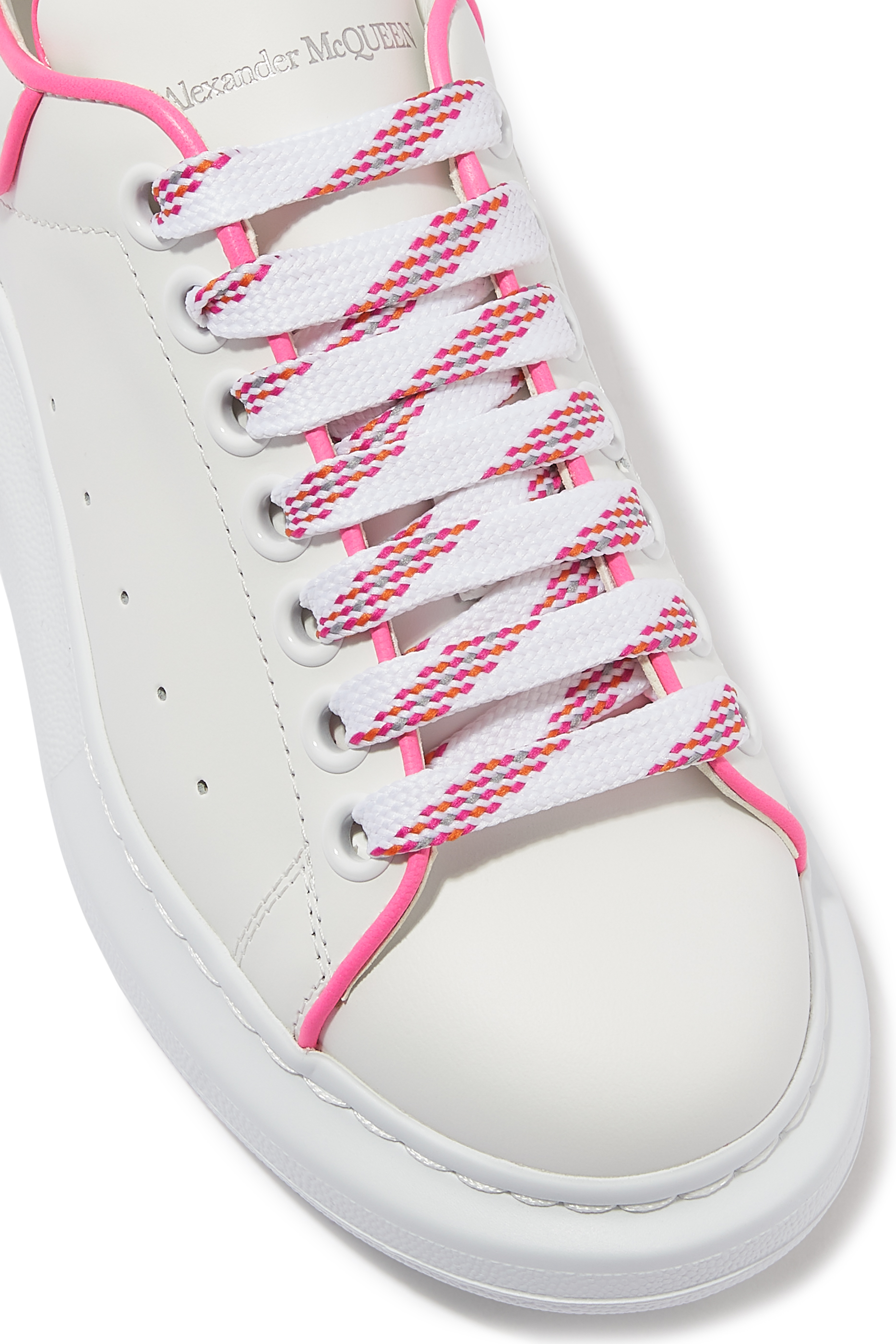 سنيكرز بنعل مطاطي كبير