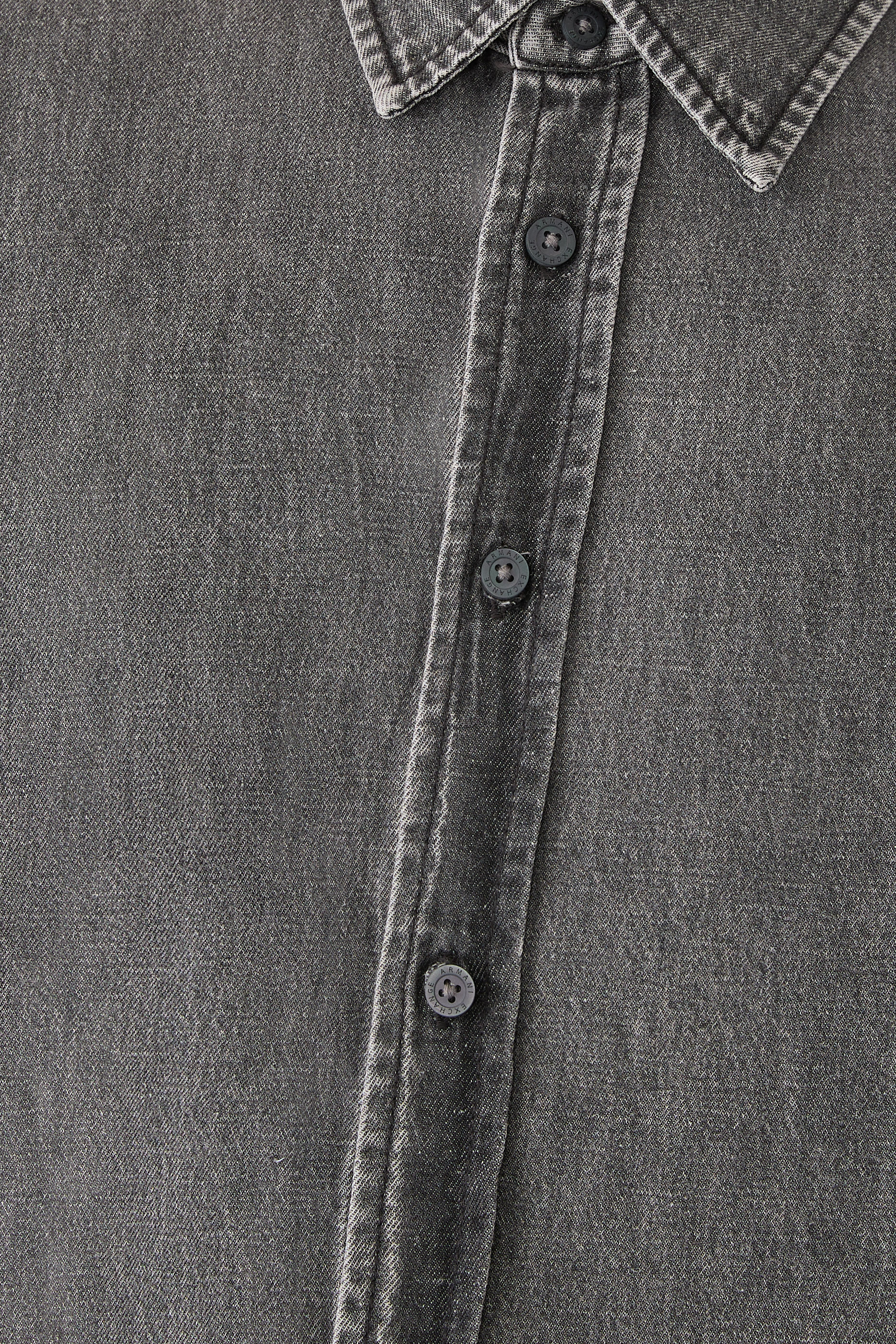 قميص بطبعة كاليدوسكوب