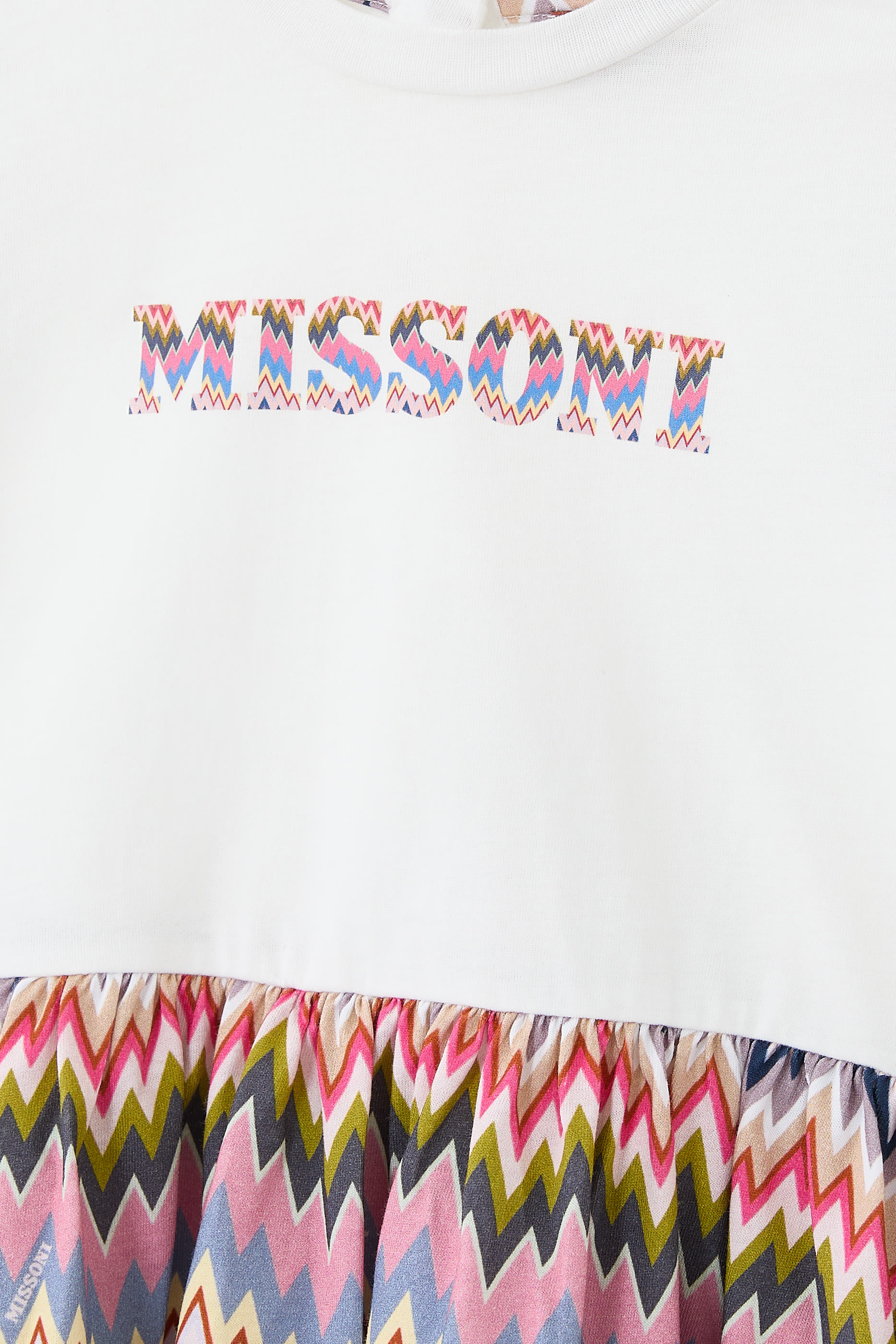 فستان بشعار الماركة ونقشة خطوط متعرجة للأطفال