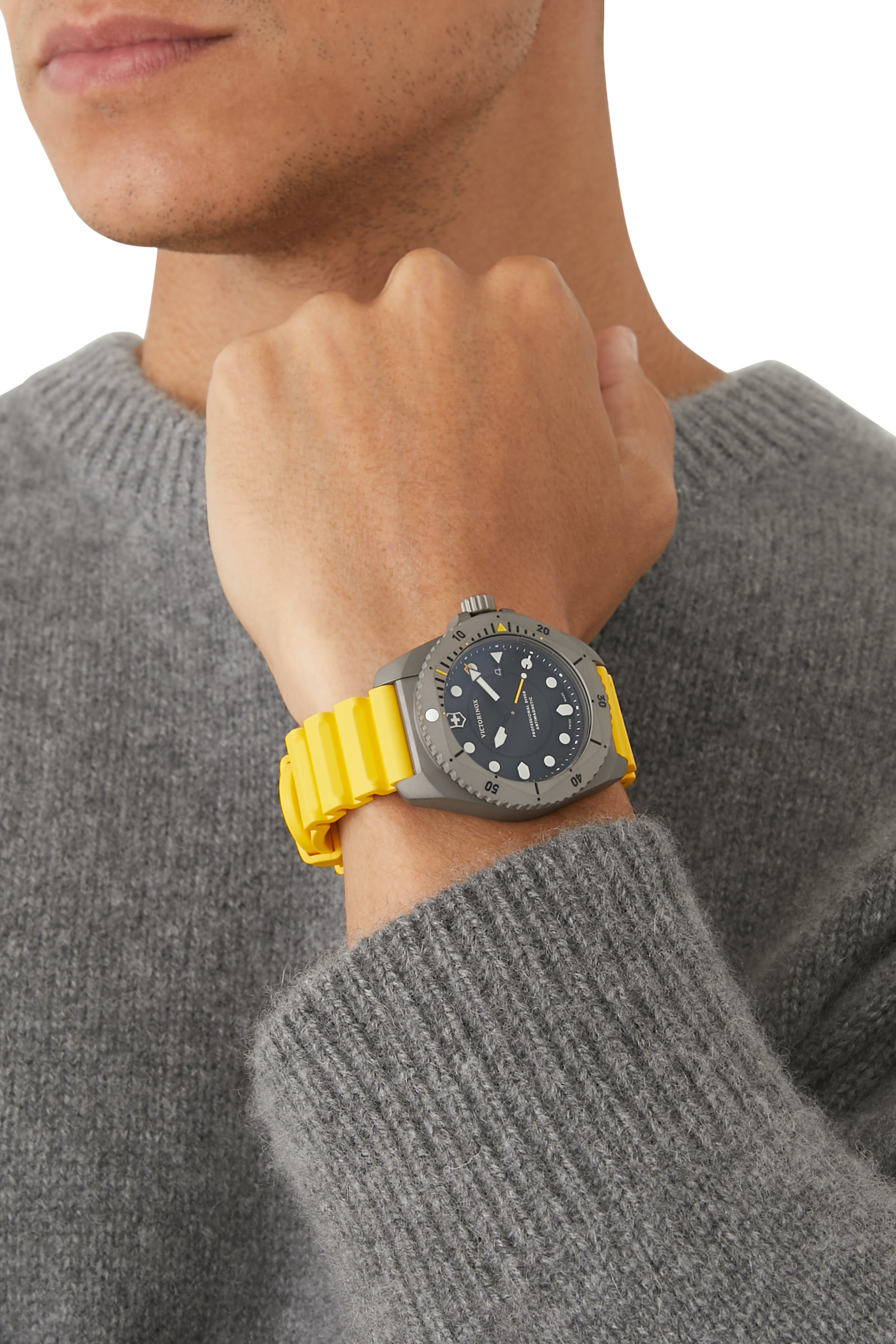 ساعة برو كوارتز للغوص، مطاط وتيتانيوم