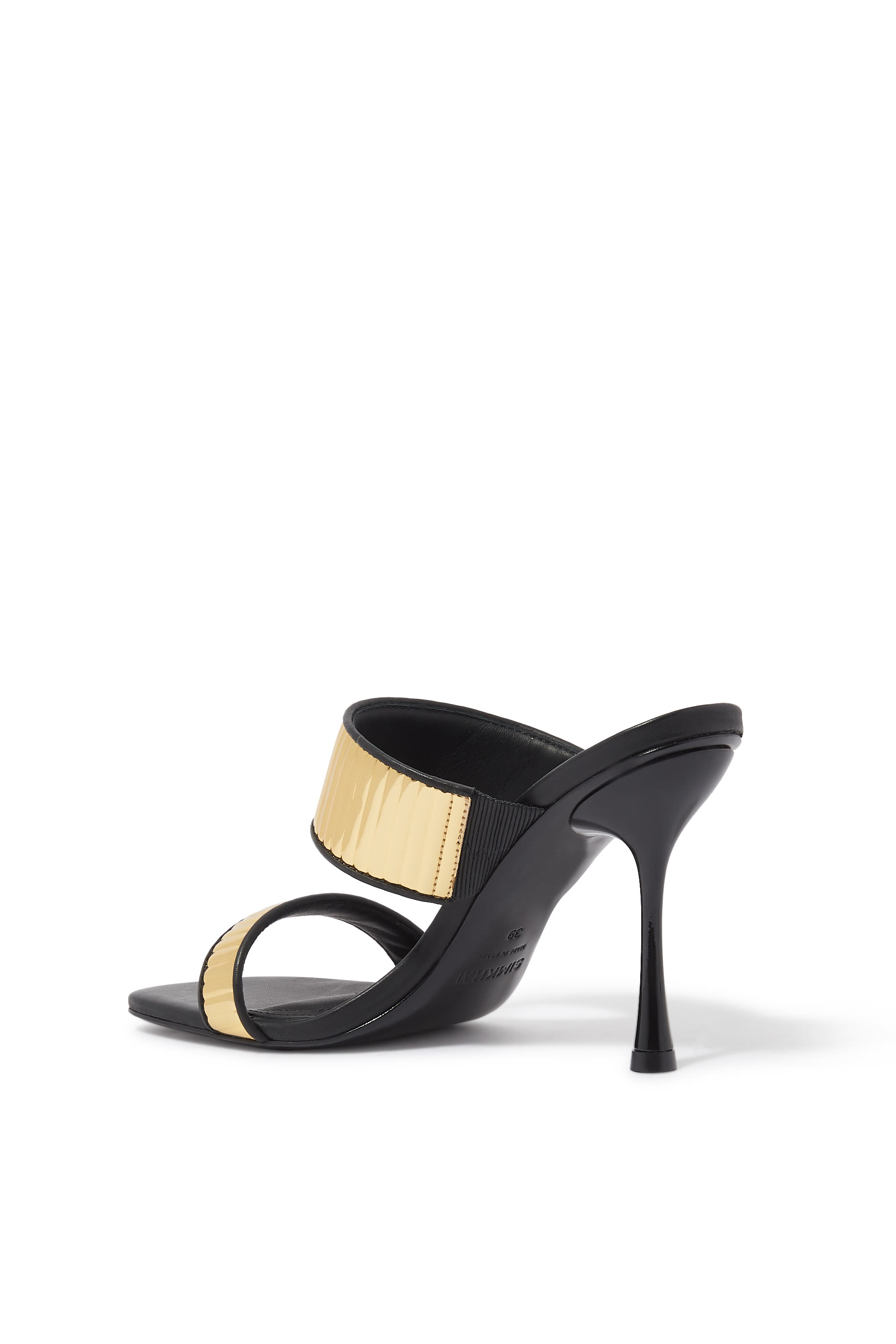 حذاء كارتر 95 مفتوح من الخلف بتفاصيل معدنية