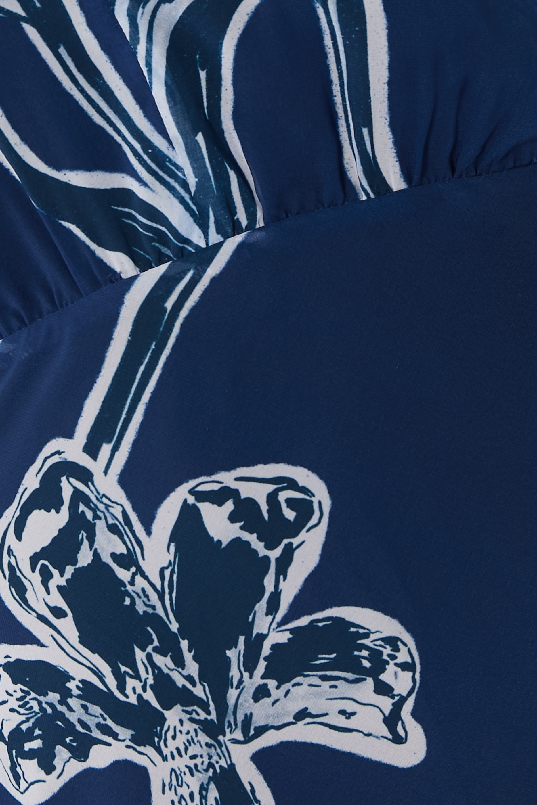 فستان جيستوس طوي بطبعة زنبق شيفون 