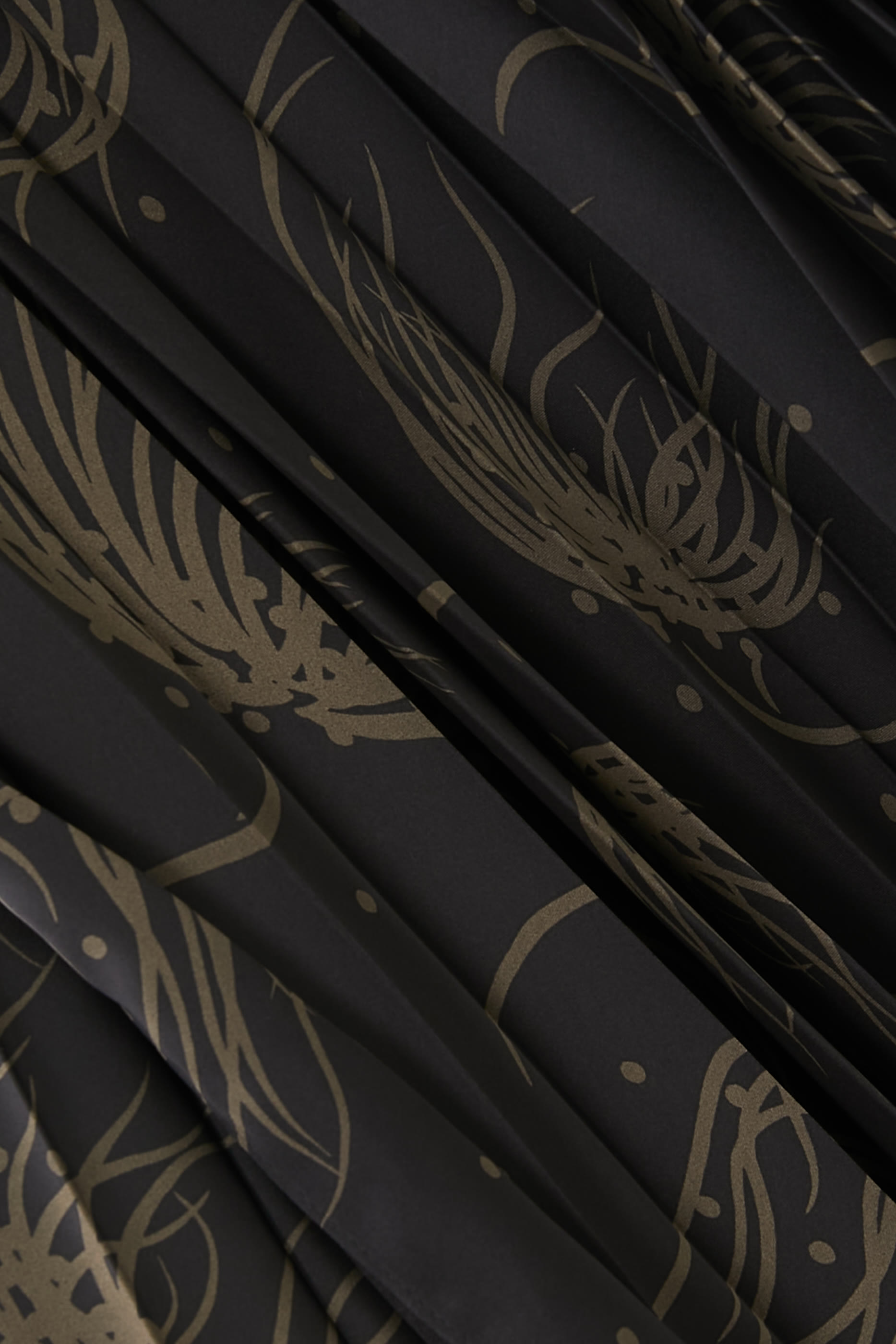 تنورة بنقشة نقاط وزهور