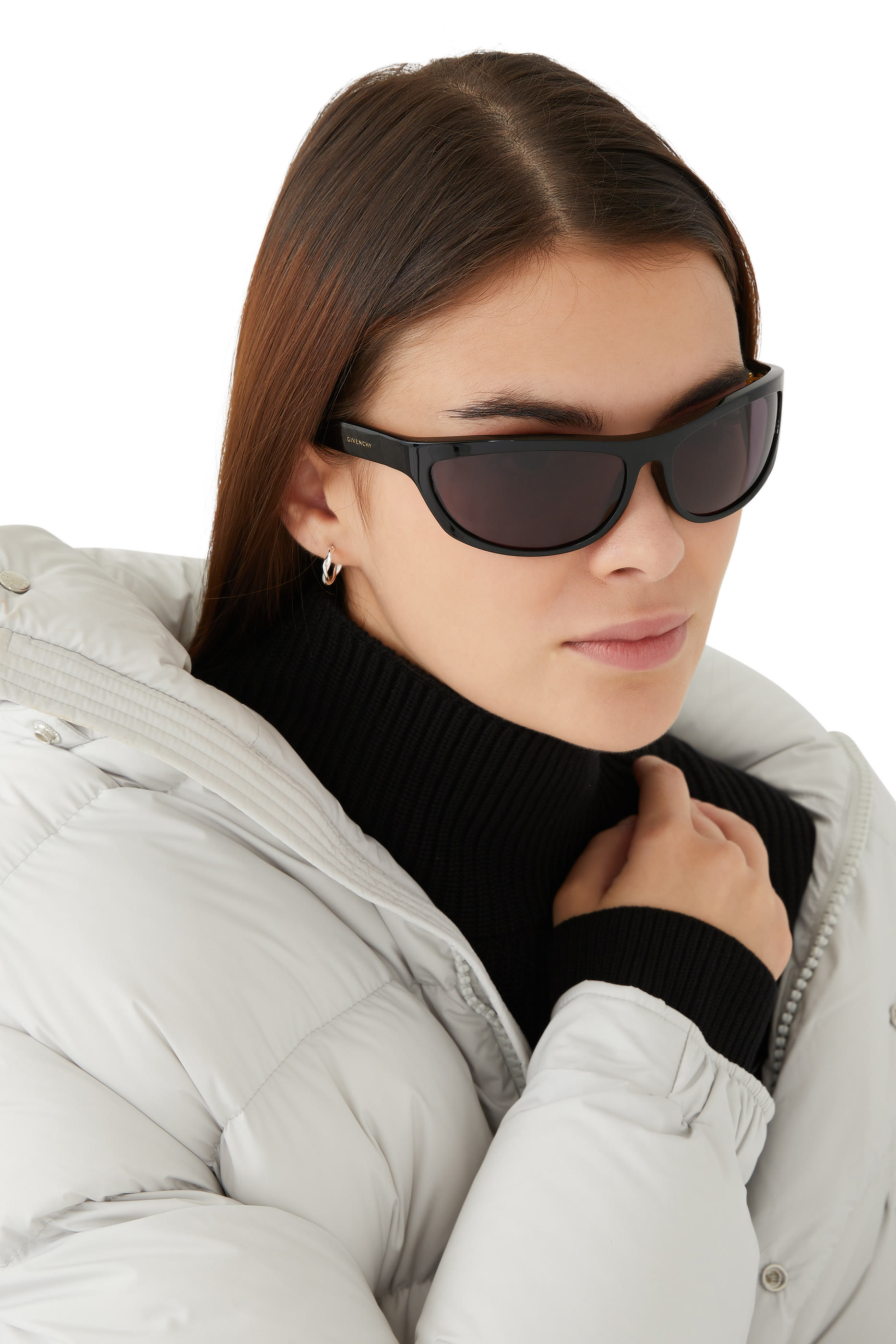 نظارة شمسية بشعار الماركة وتصميم ملفوف