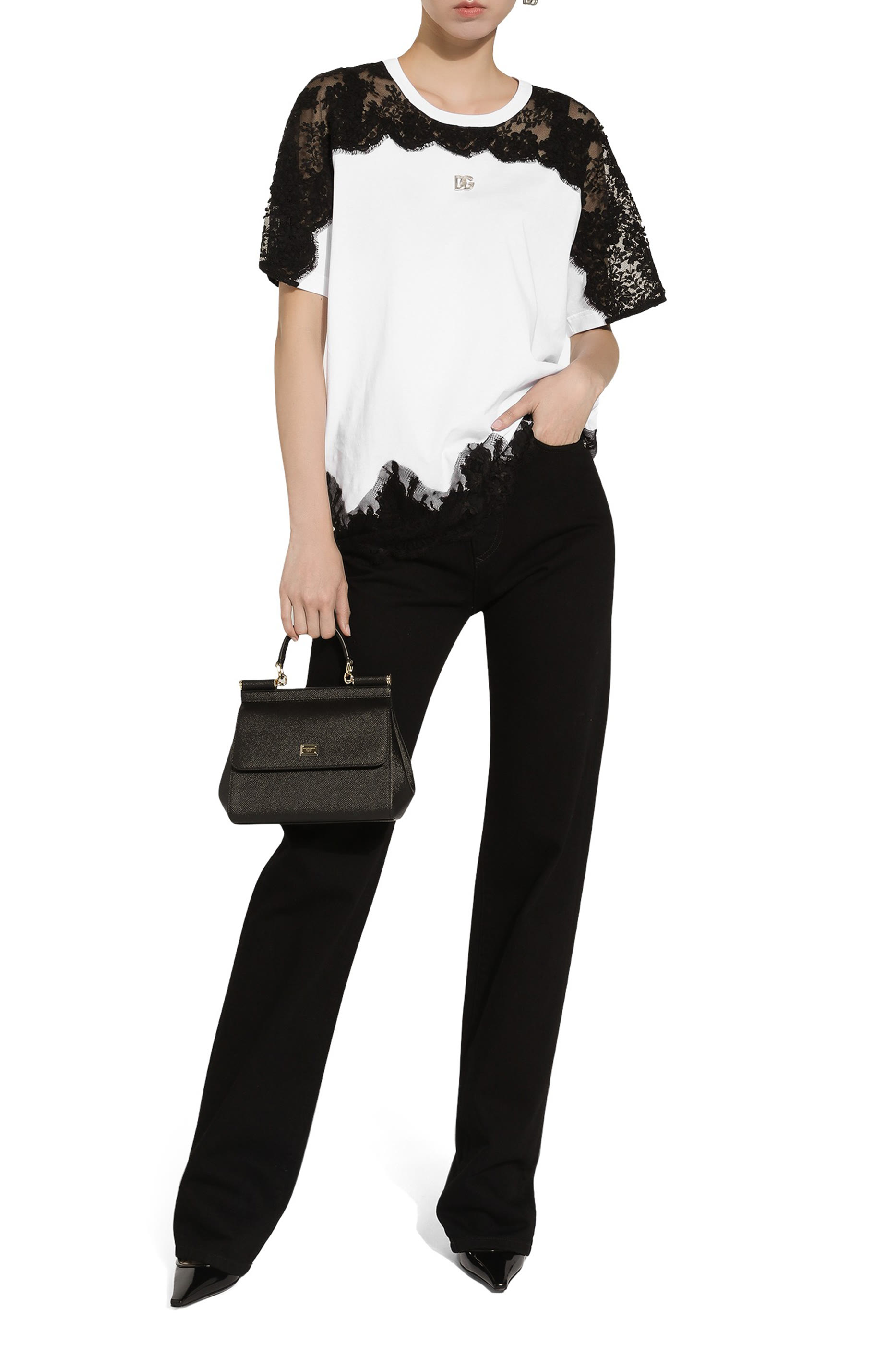 تيشيرت جيرسيه بتفاصيل دانتيل وشعار الماركة