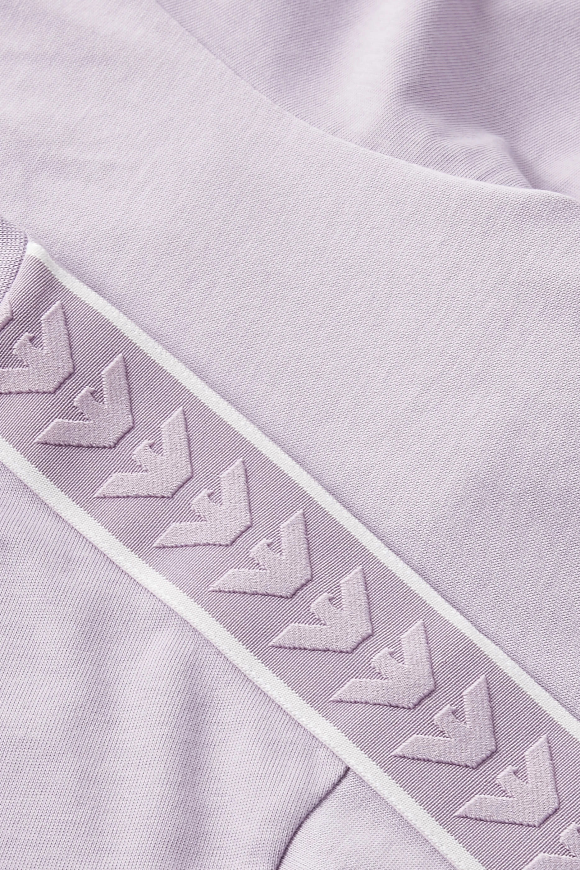 تيشيرت بشعار الماركة للأطفال