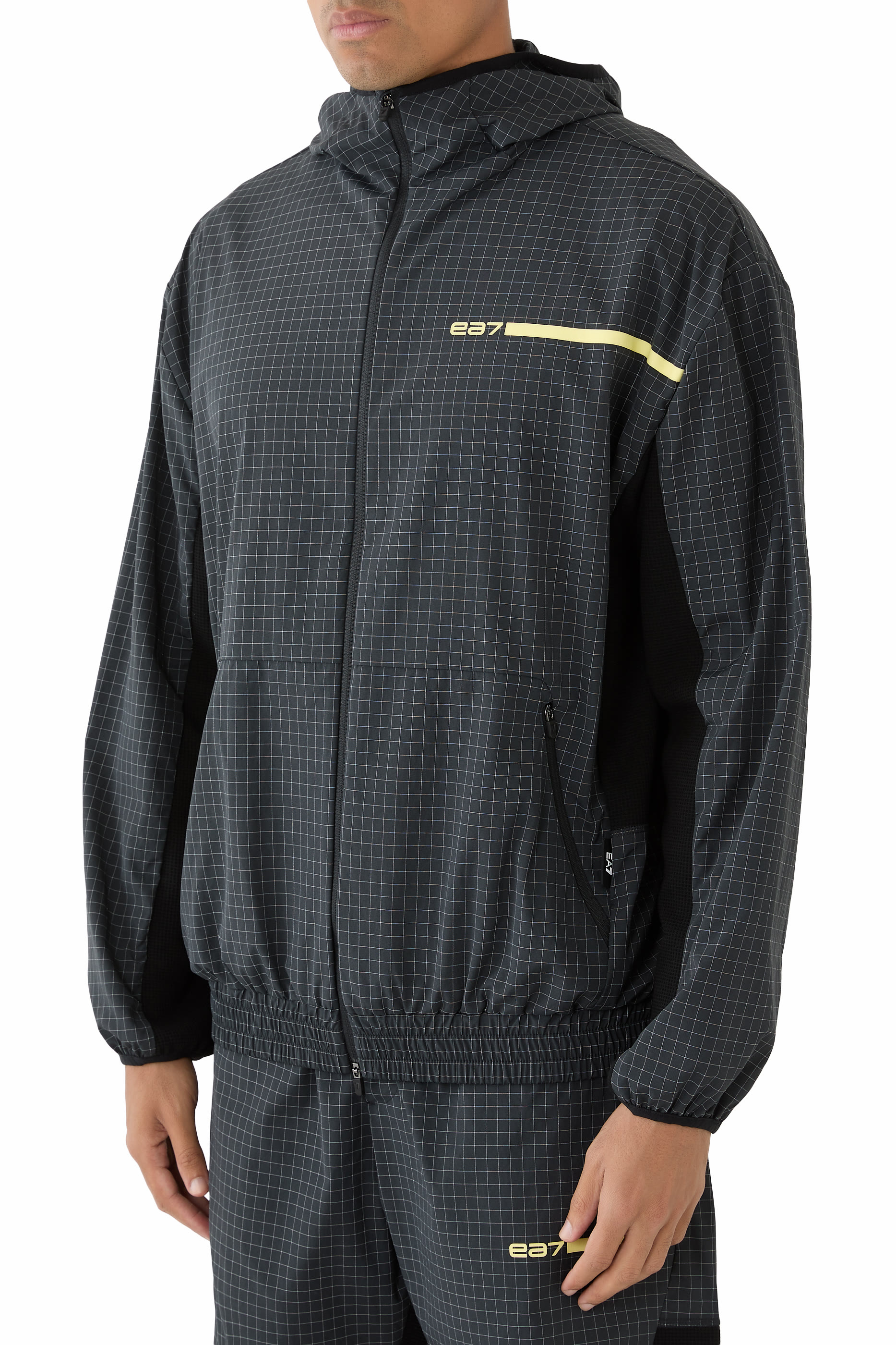 هودي مزين بشعار الماركة