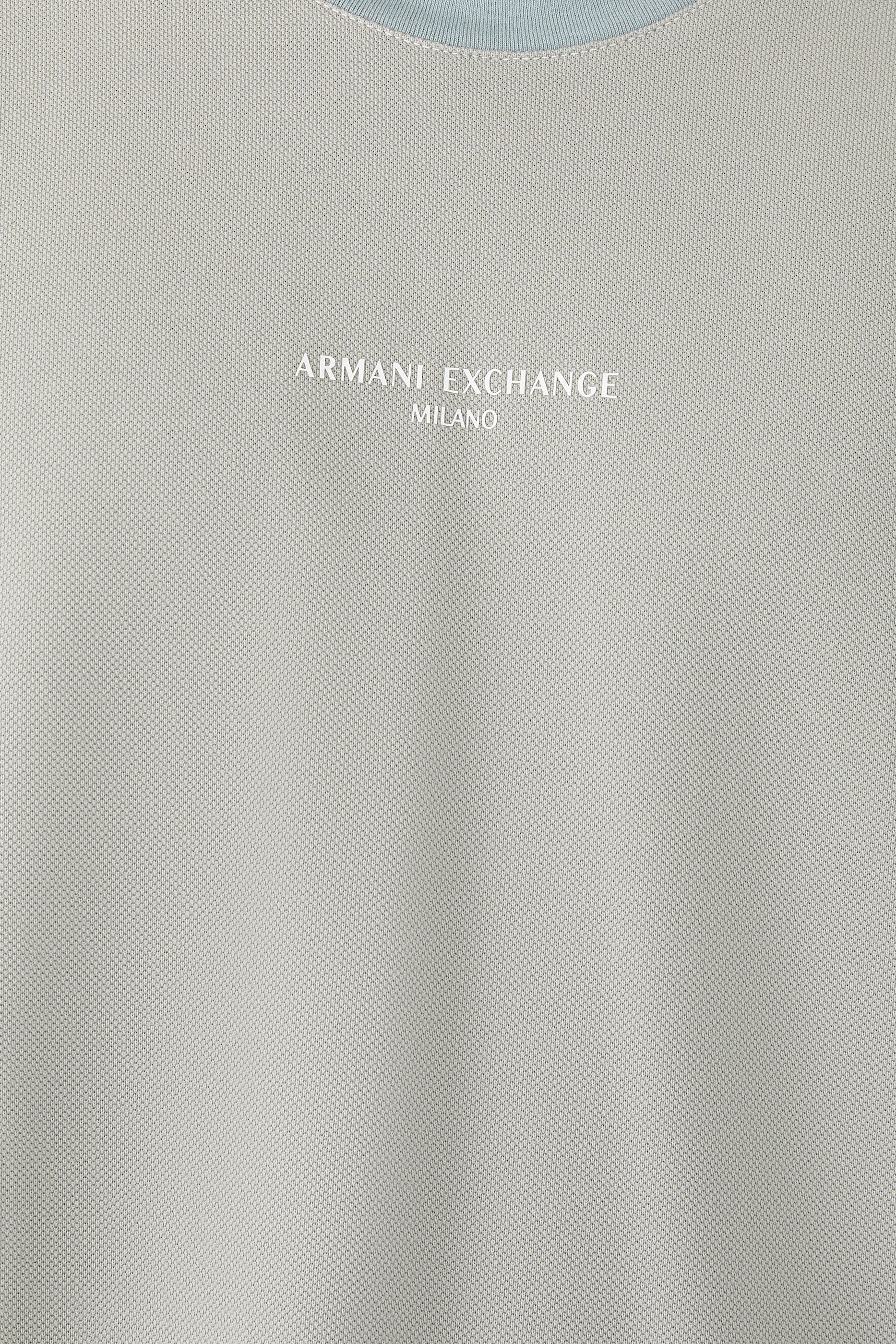 تيشيرت بلونين وشعار الماركة