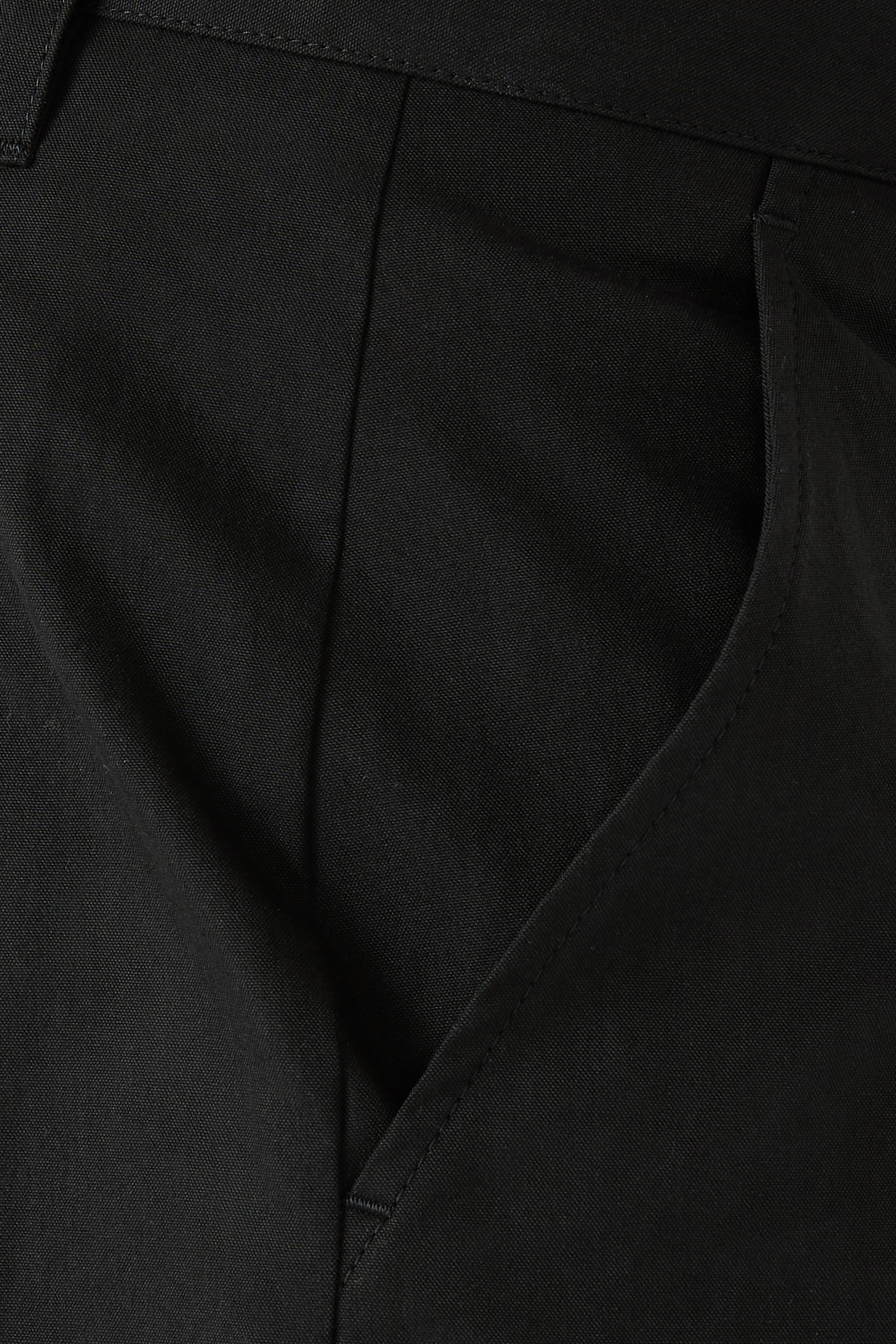 شورت برمودا بشعار الماركة