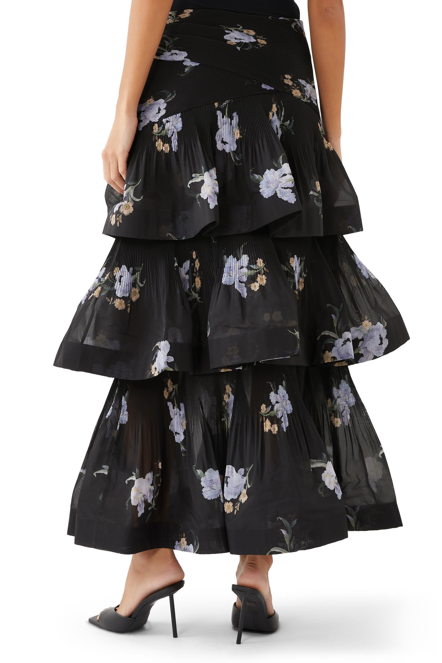 تنورة بطيات وتصميم متدرج