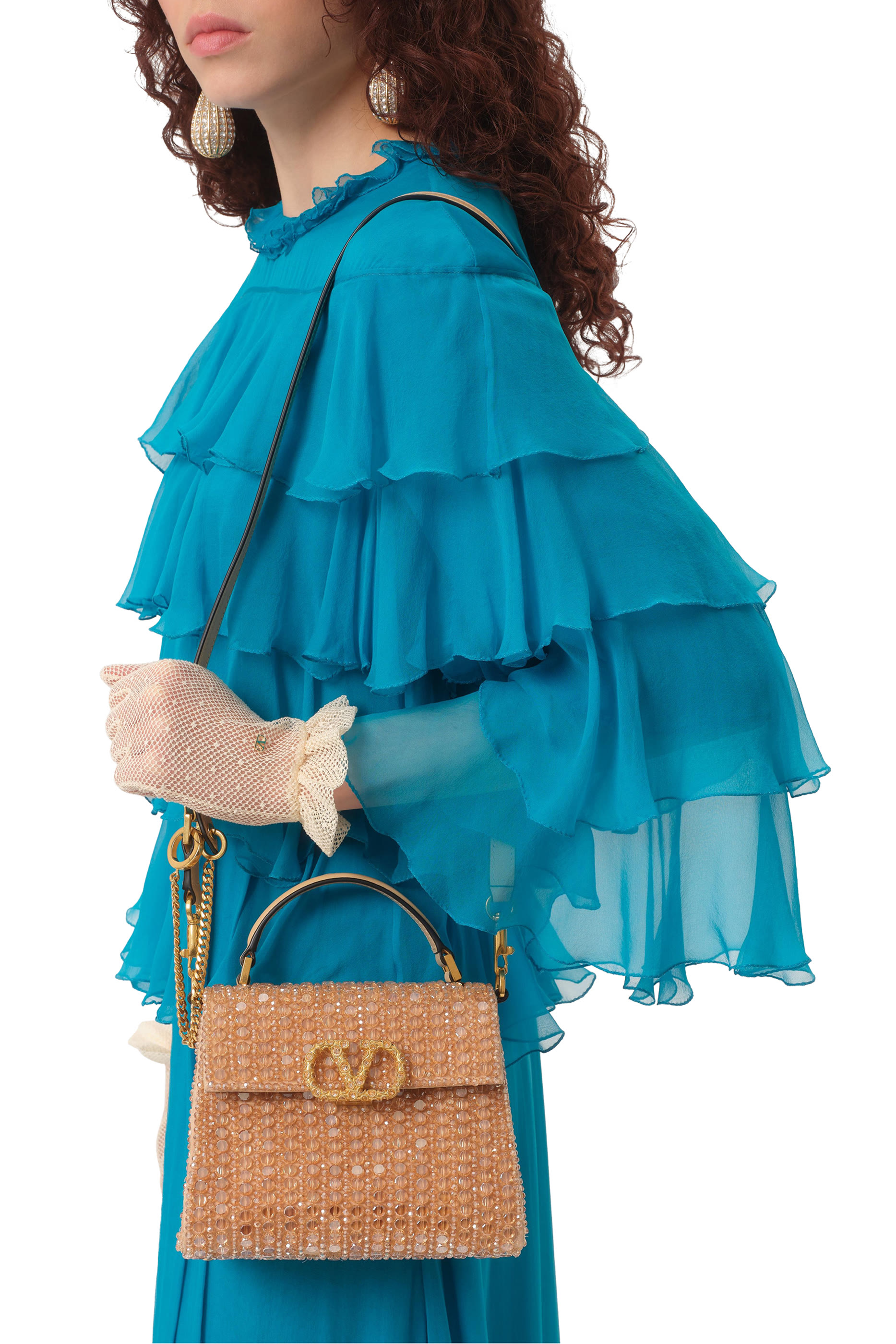 حقيبة يد صغيرة مطرزة بشعار الماركة