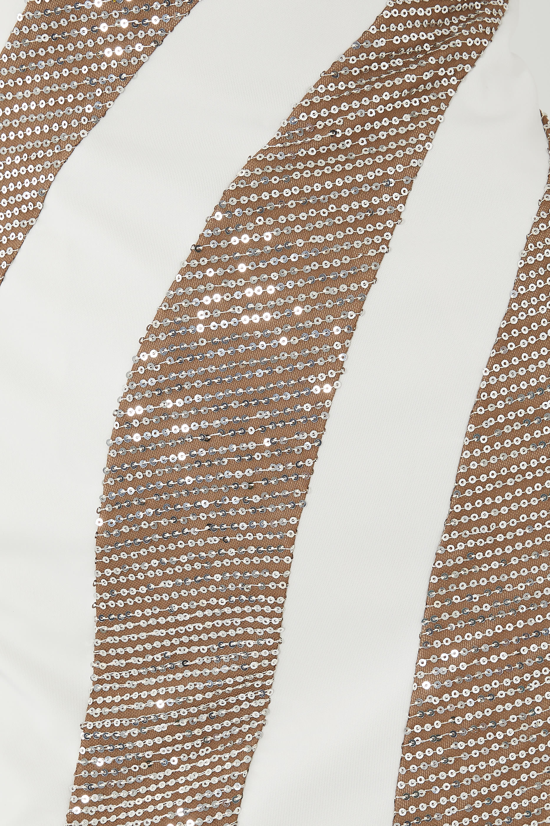 فستان سهرة بأكمام طويلة