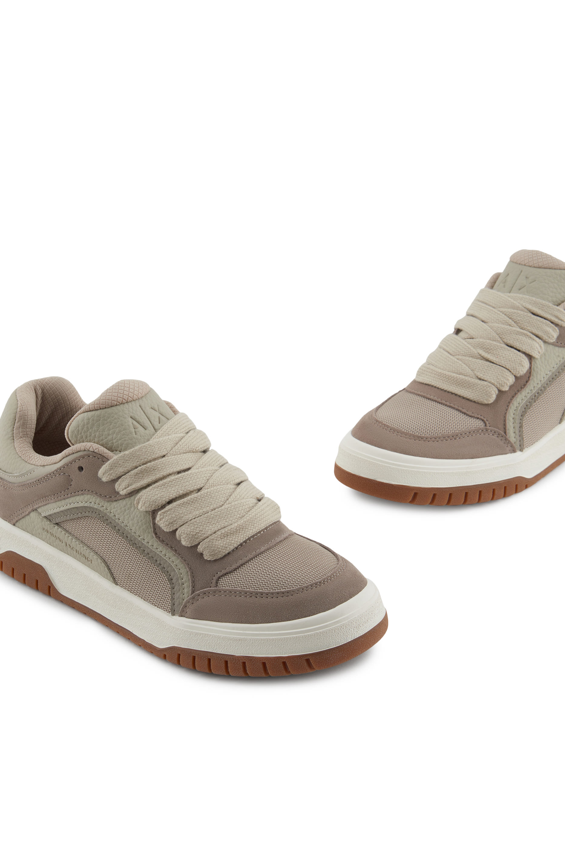 سنيكرز داك برباط إغلاق