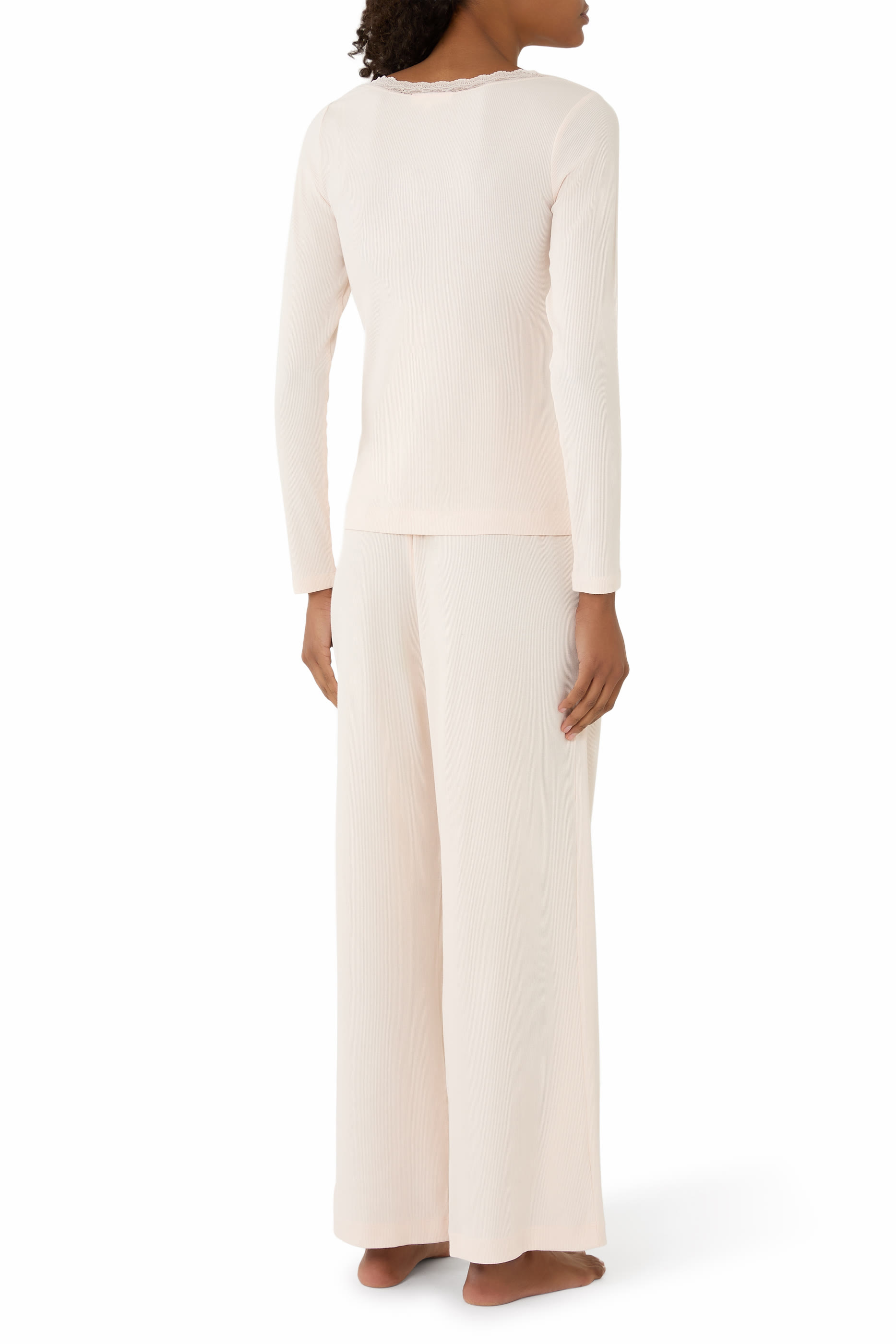 طقم بيجامة بأكمام طويلة وحواف دانتيل جيرسيه مضلع