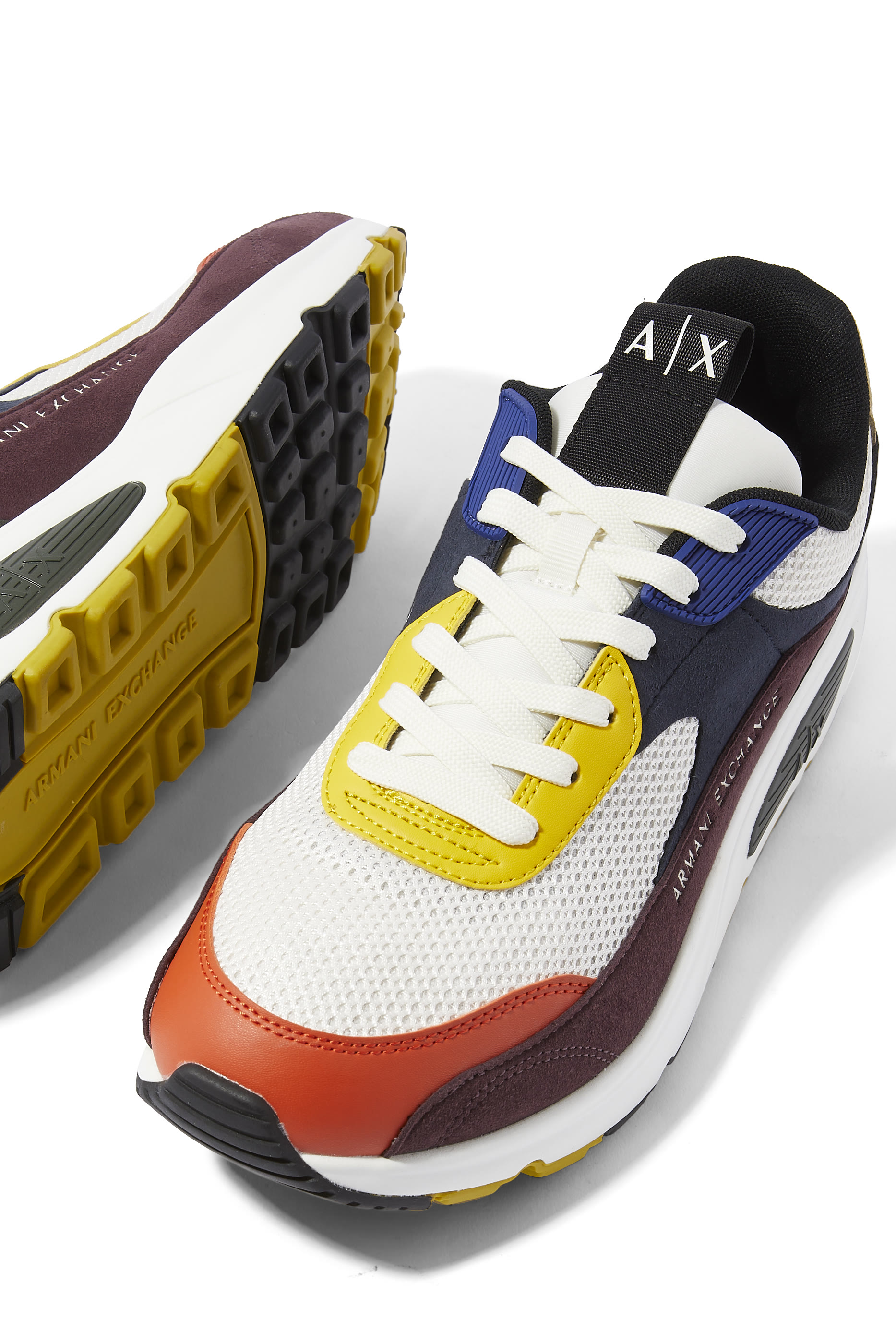 سنيكرز برونكس بشعار الماركة