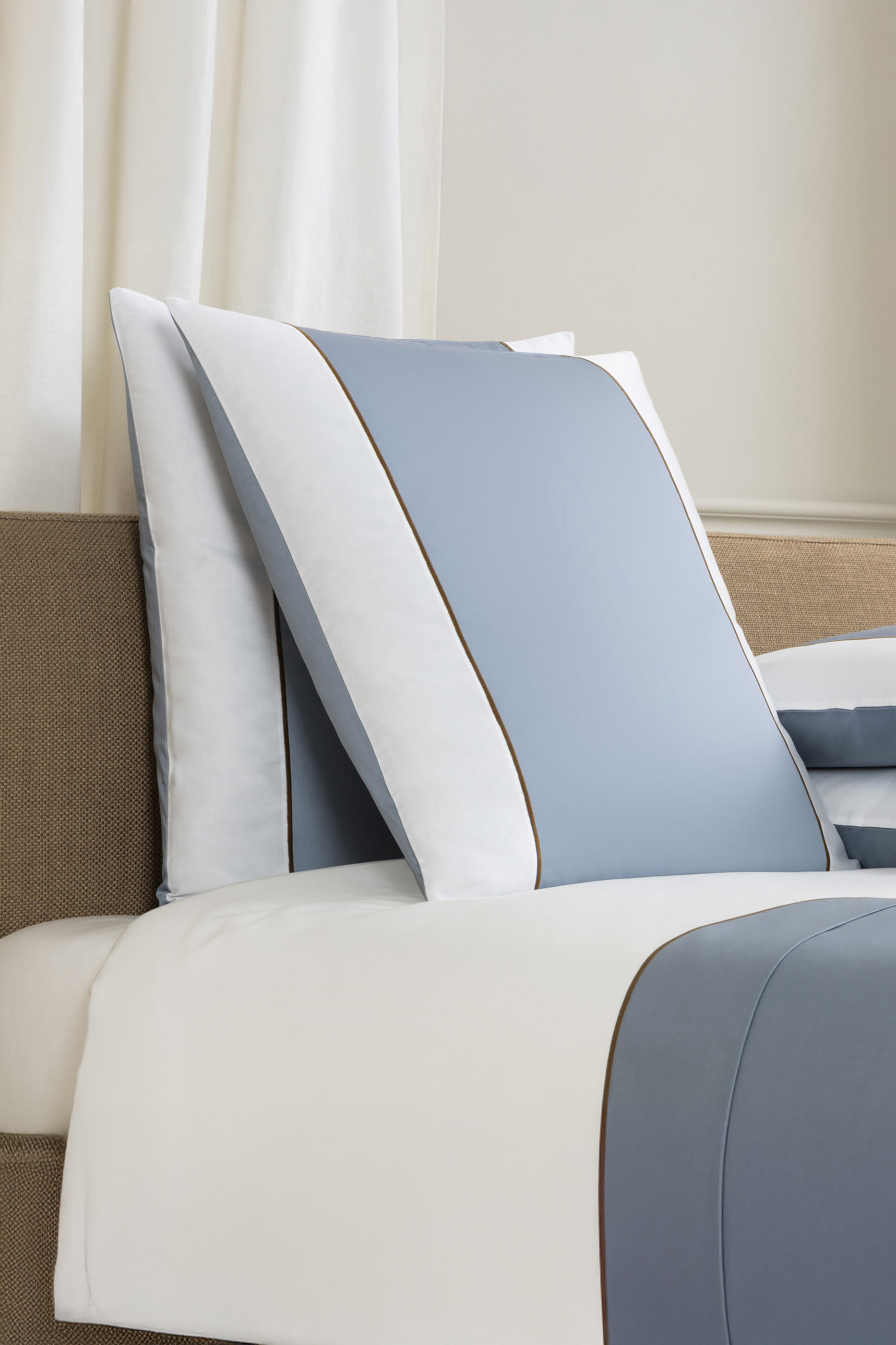 غطاء وسادة مقسم بألوان