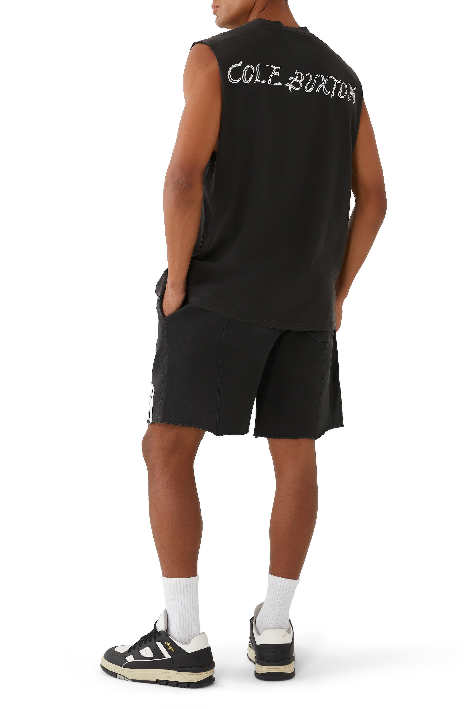 فيست تراكر بتفاصيل ممزقة