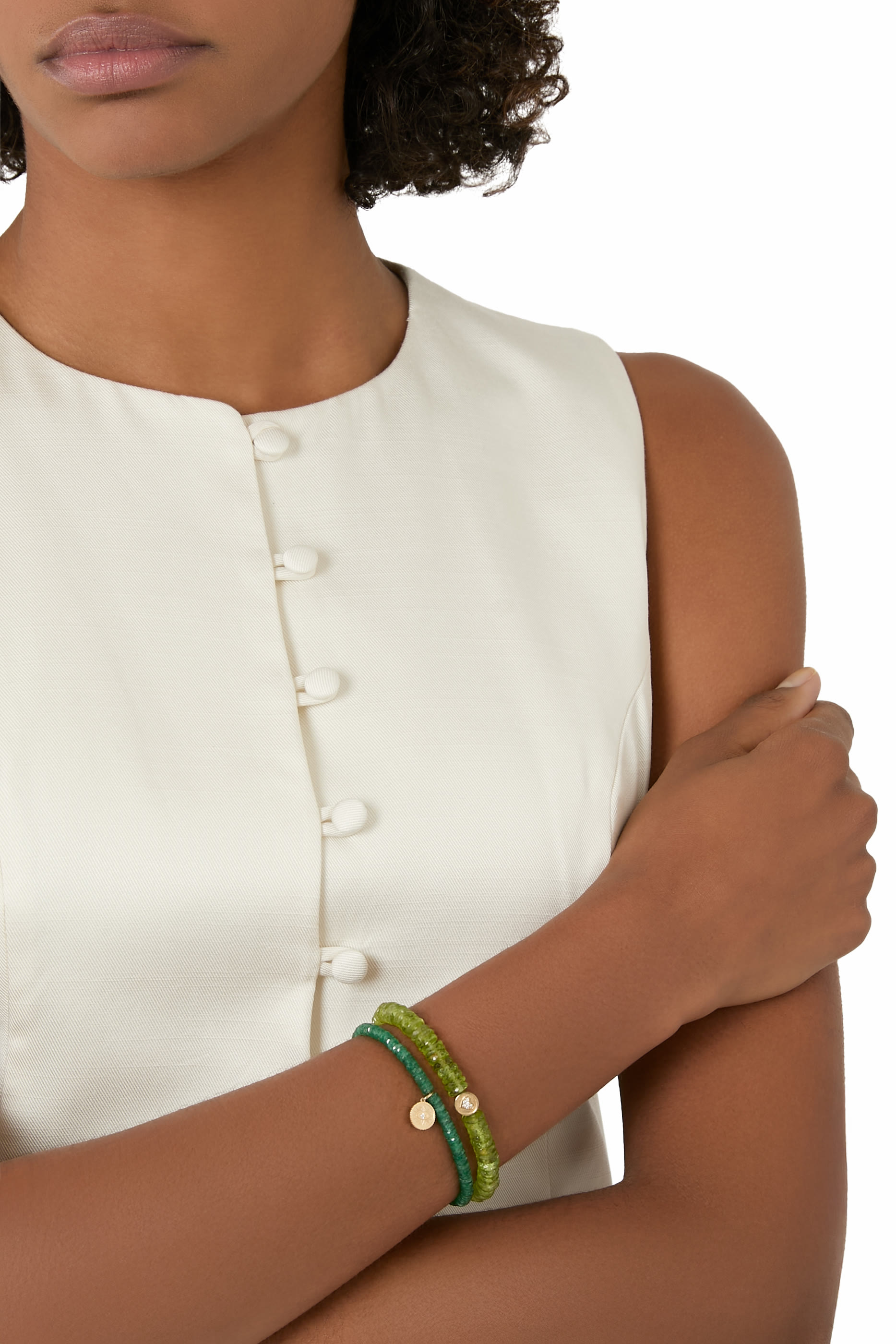 سوار بيس اند لوف بحلية مرصعة بالماس، ذهب أصفر عيار 14 وخرز الزبرجد