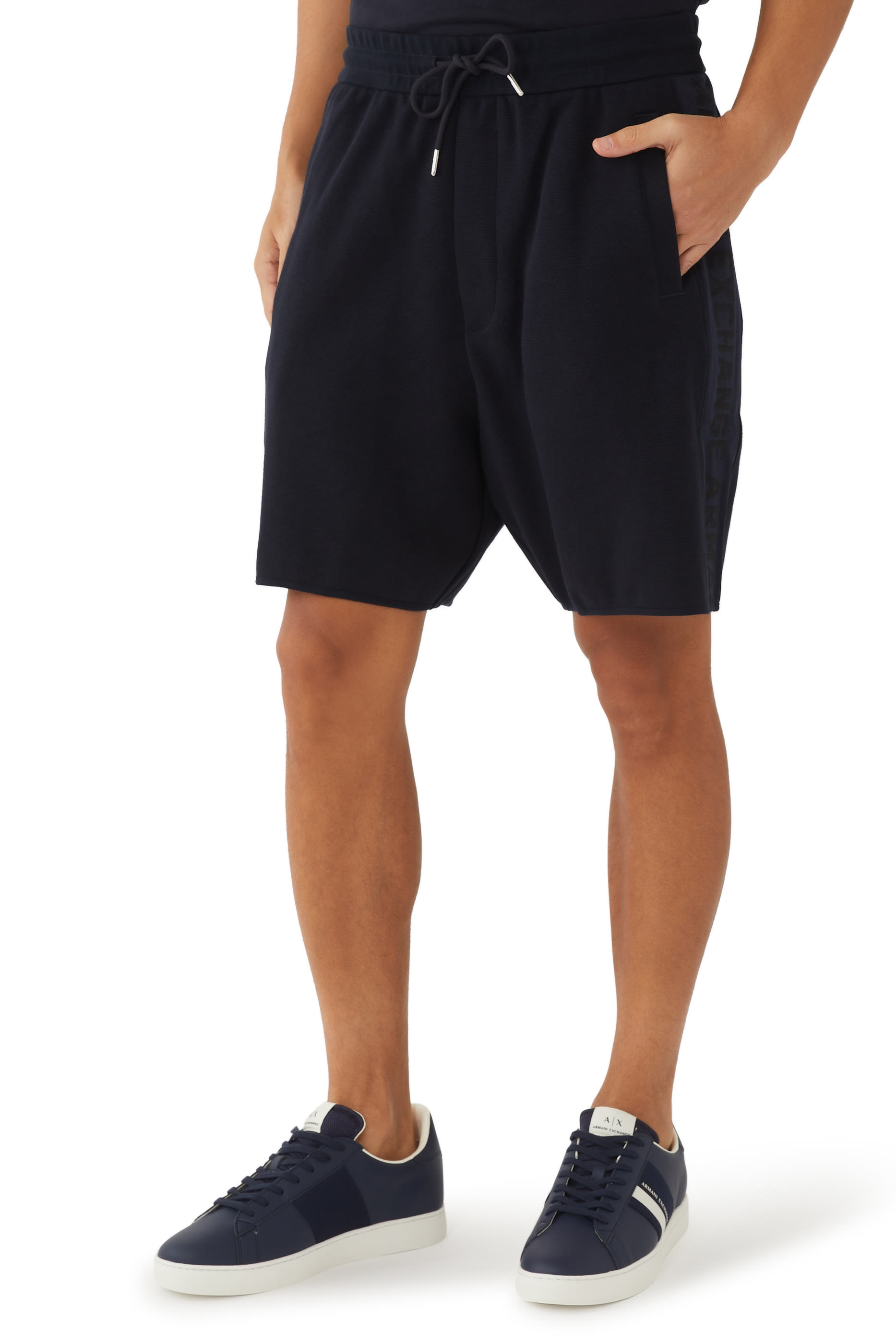 شورت بشريط شعار الماركة