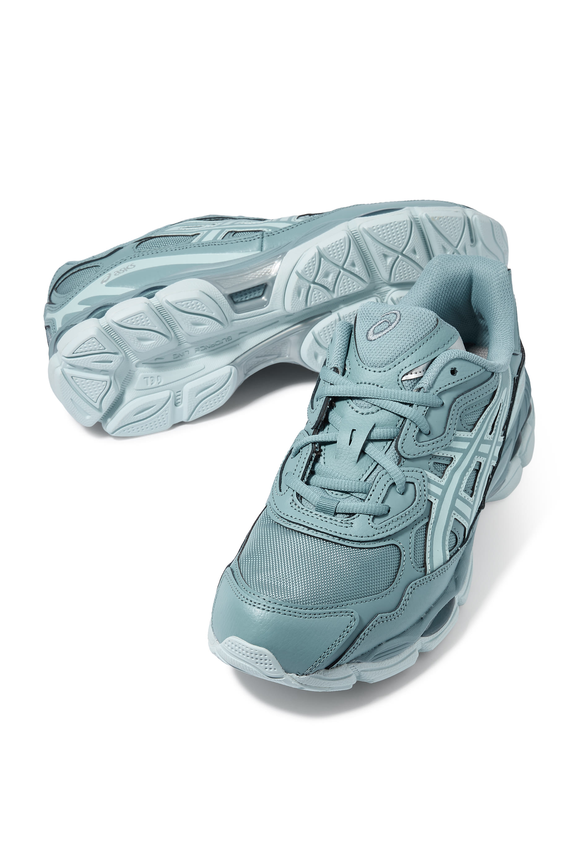 سنيكرز جل - ان واي سي