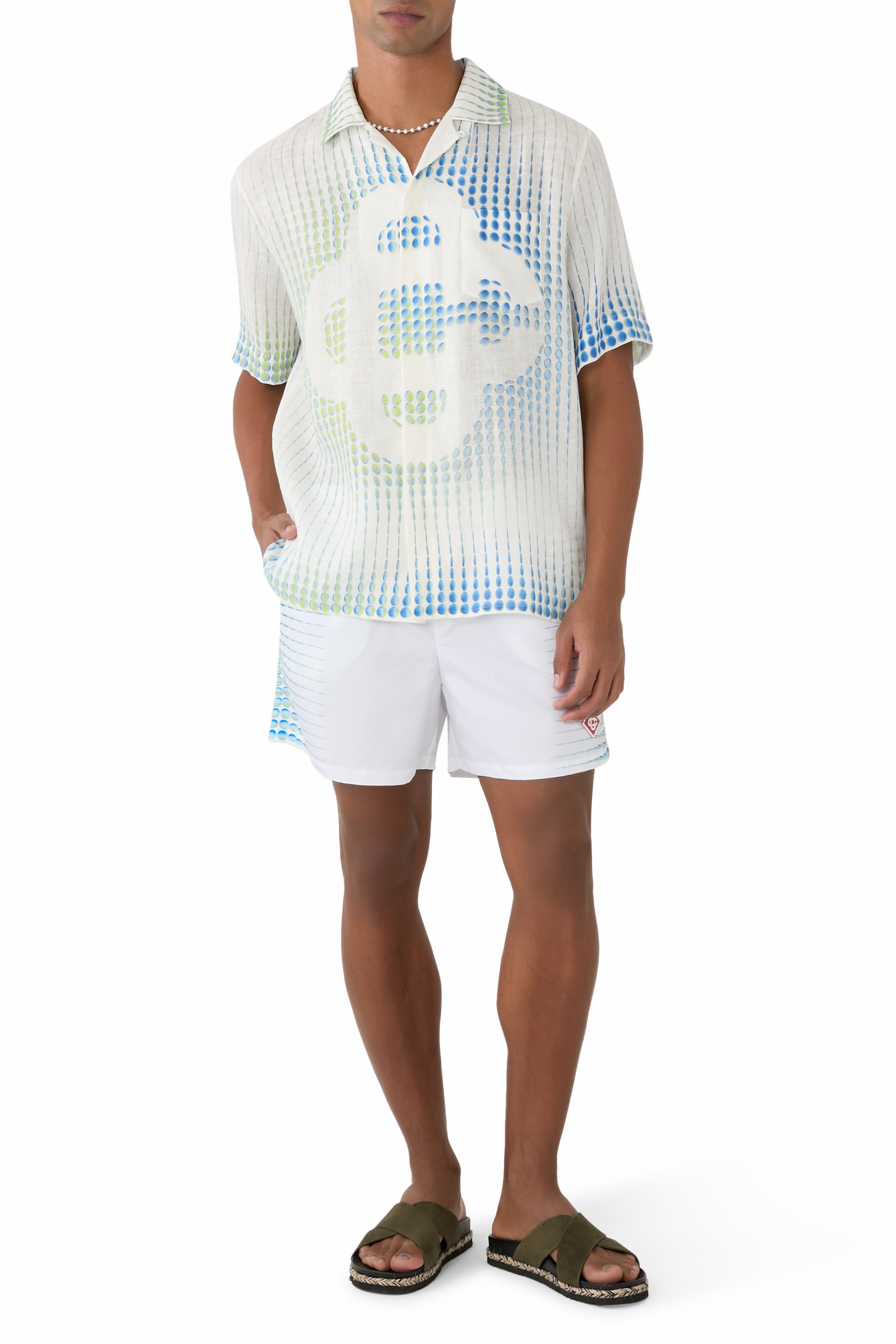 قميص بنقشة منقطة