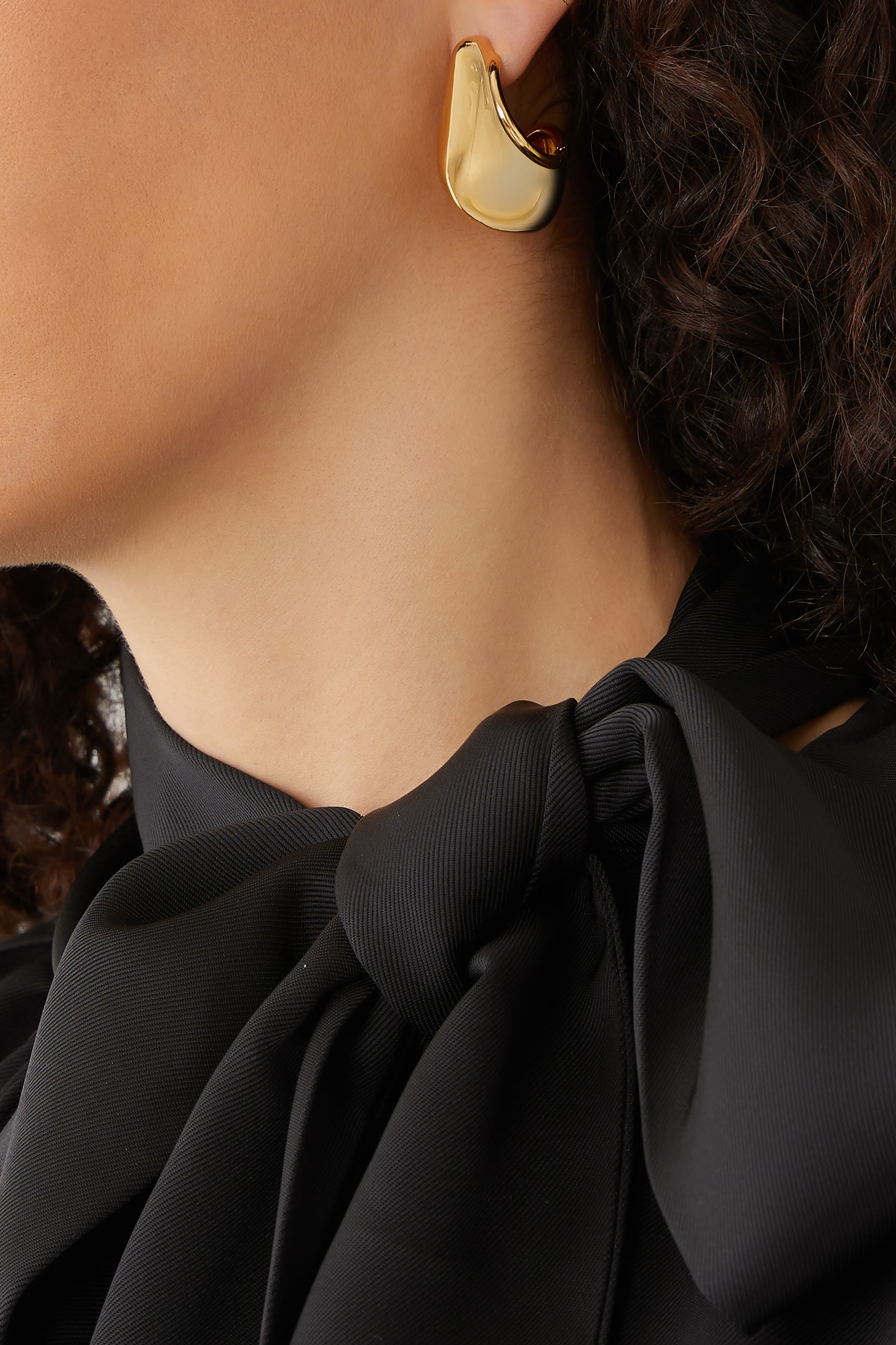 أقراط دائرية بتصميم منفوخ