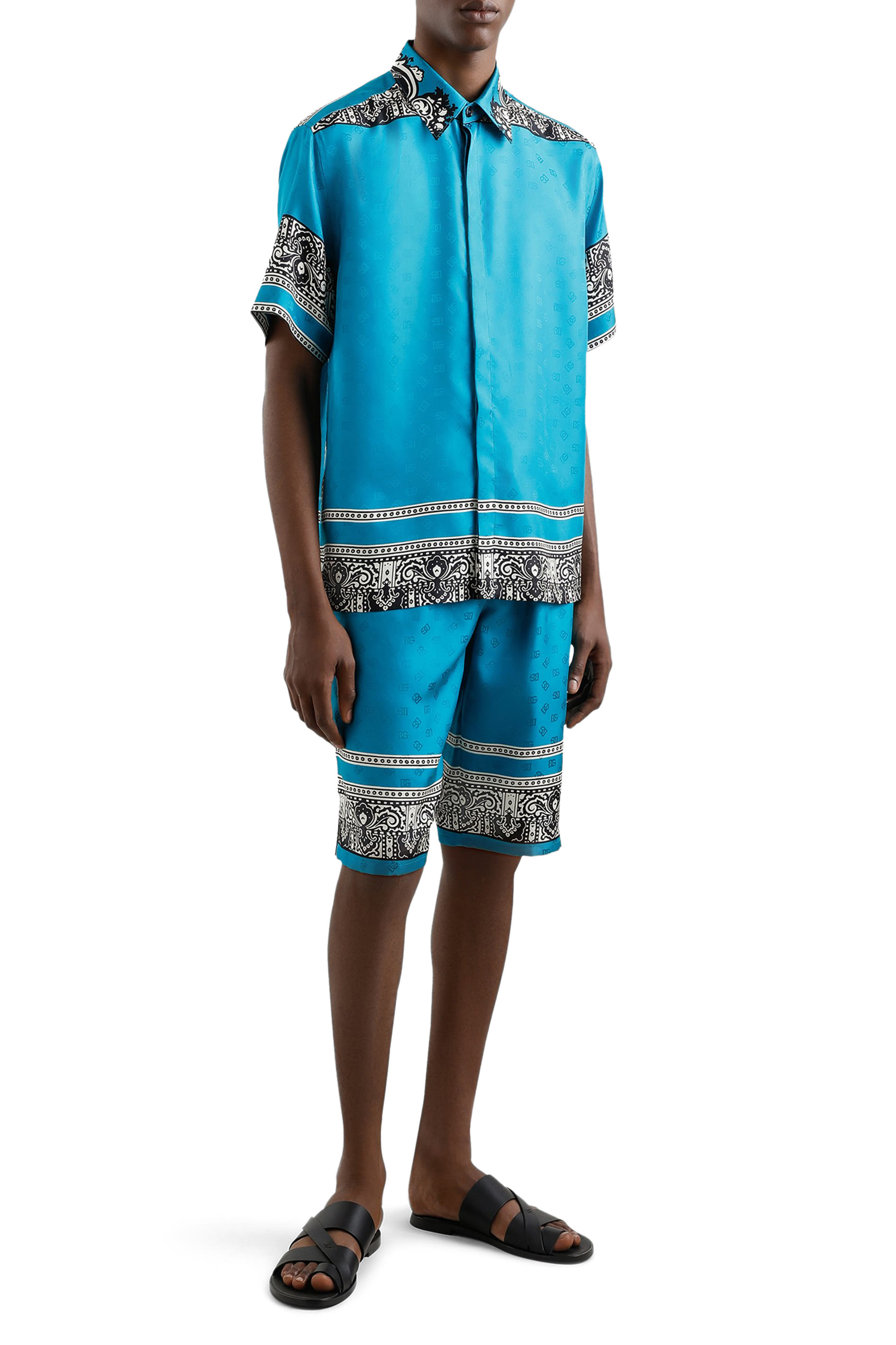 شورت بطبعة باندانا حرير