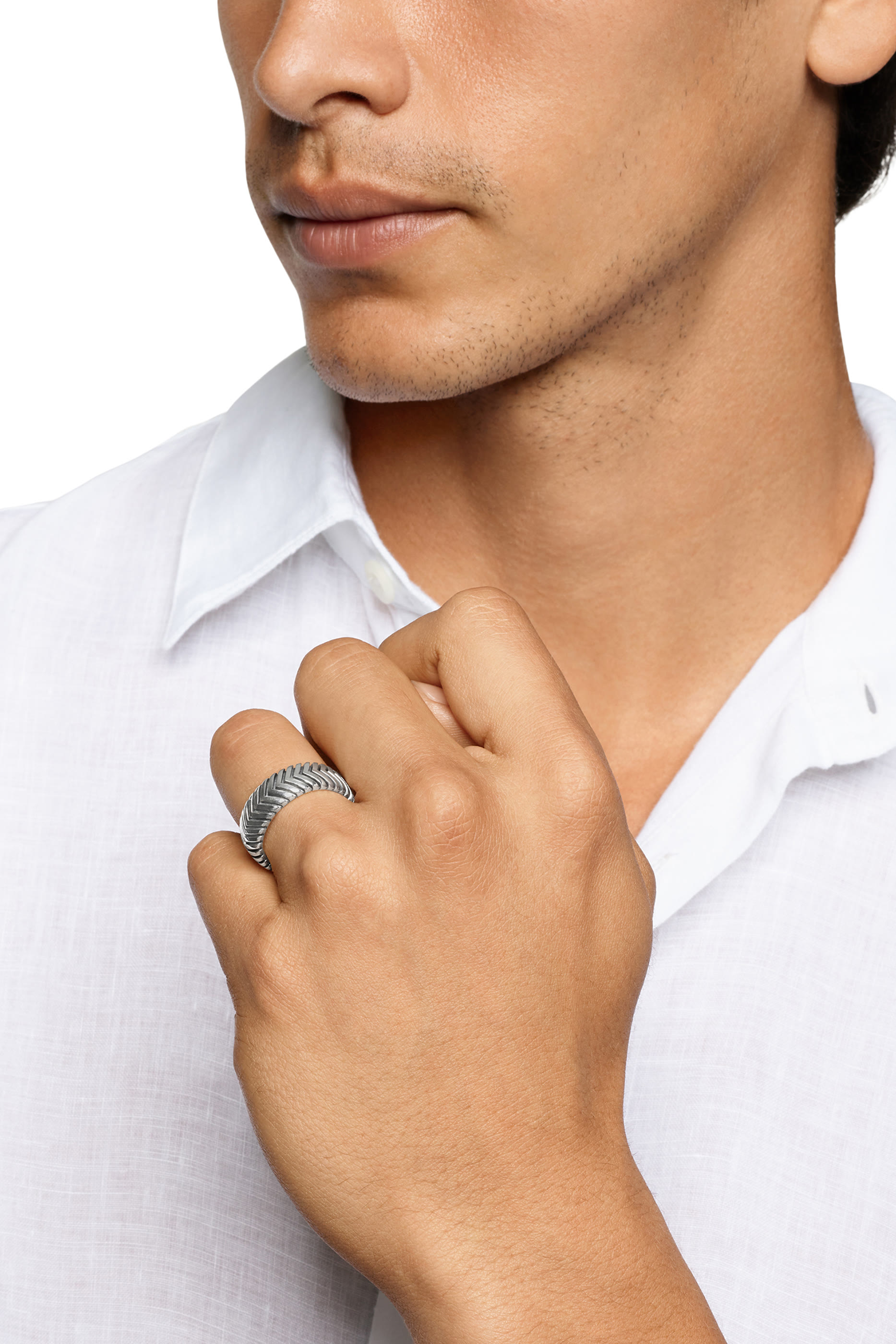 خاتم بخطوط شيفرون مرصع بالماس، فضة إسترلينية