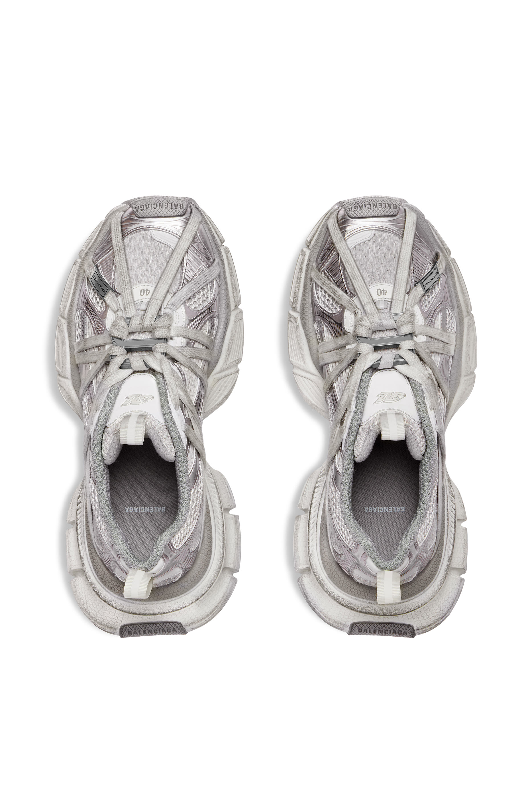 سنيكرز إكستريم بأربطة 3 إكس ال 