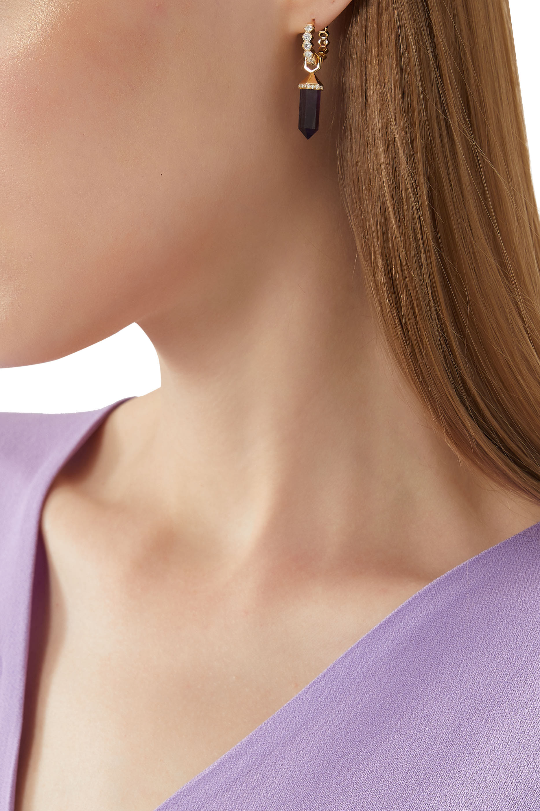 قرط شاكرا صغير عمودي مرصع بالماس والجمشت ذهب أصفر عيار 18