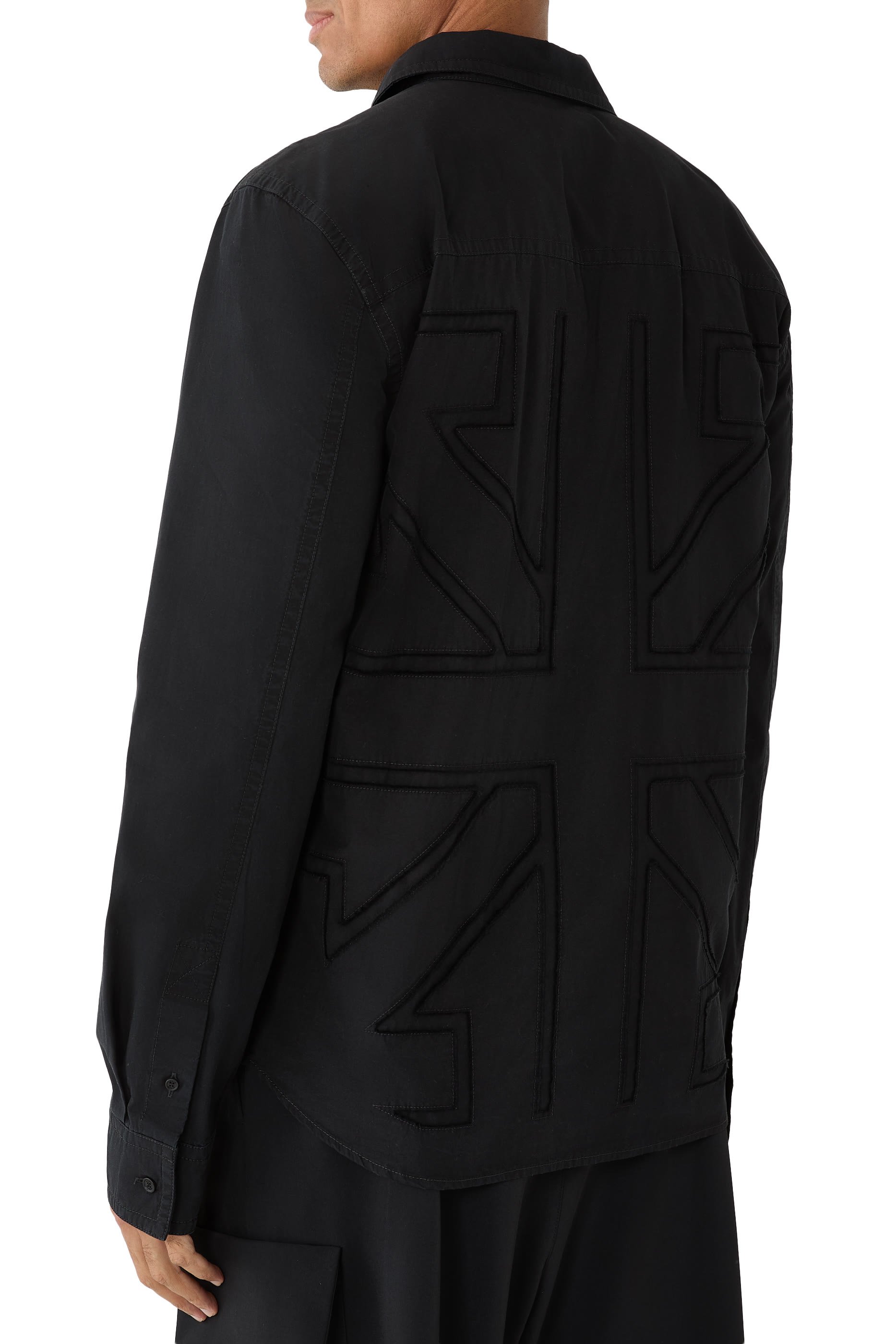 قميص بتصميم عسكري بقصة عادية وراية مطرزة بوبلين