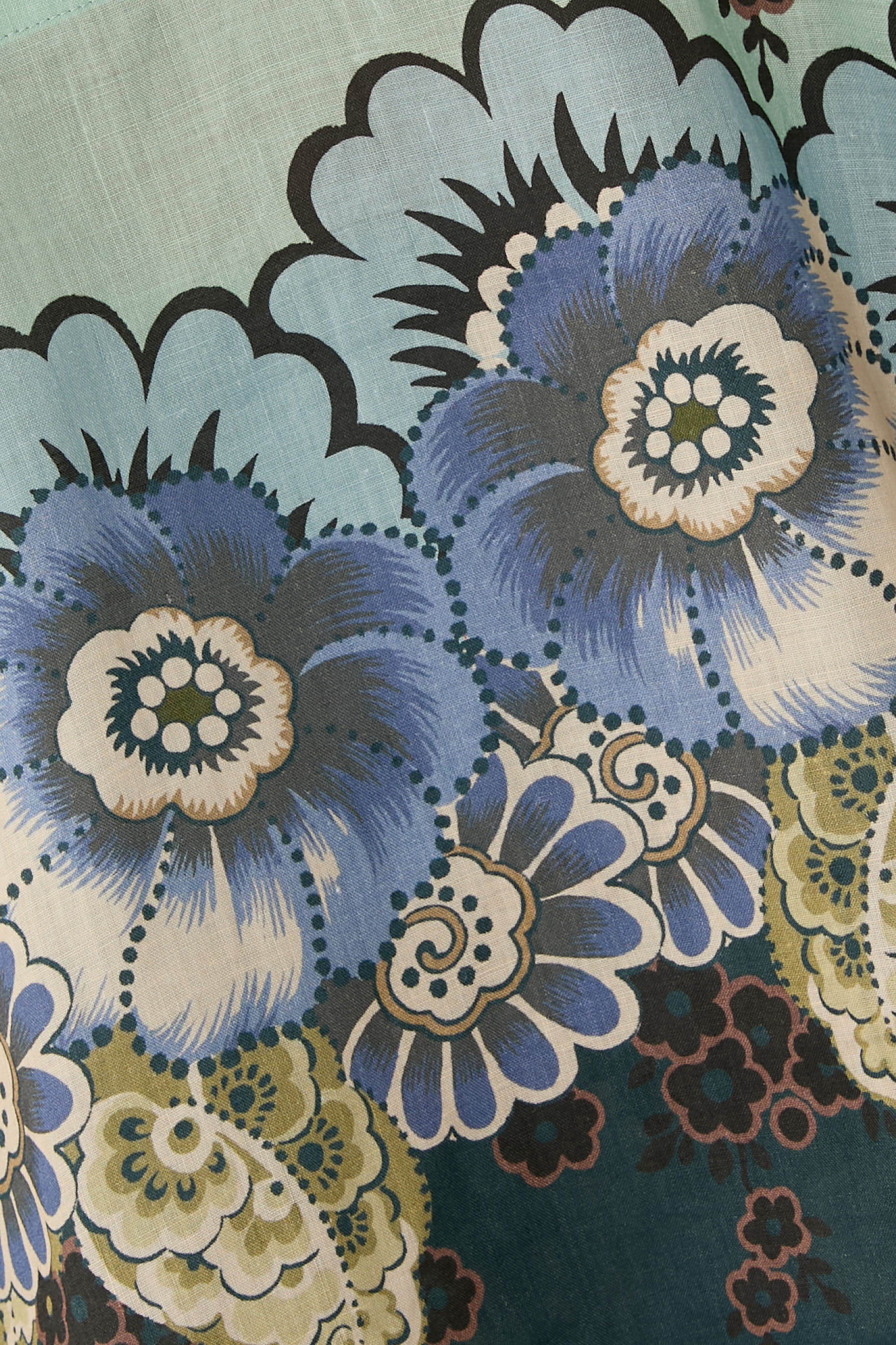 بلوزة مادالينا