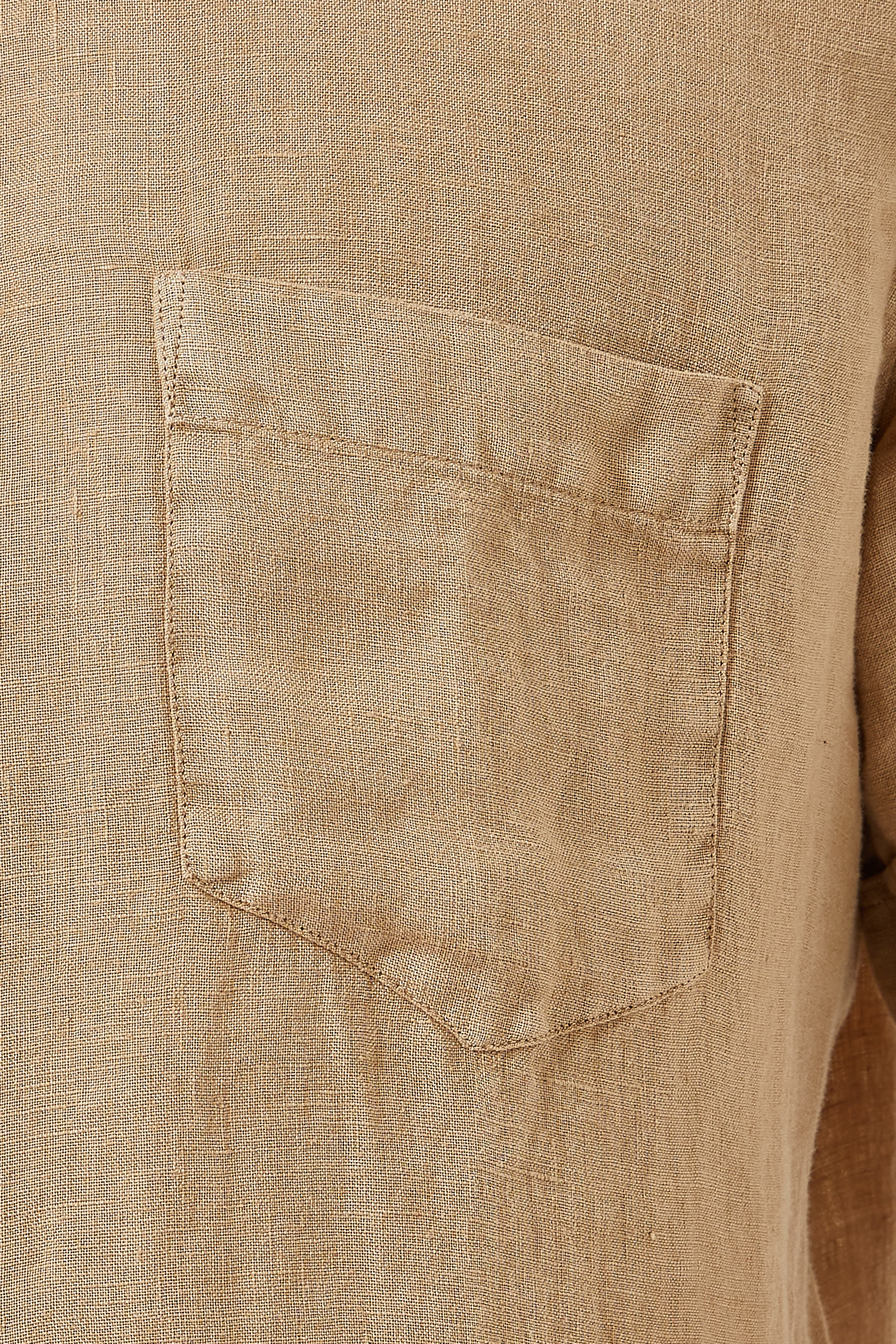 قميص بأكمام قصيرة