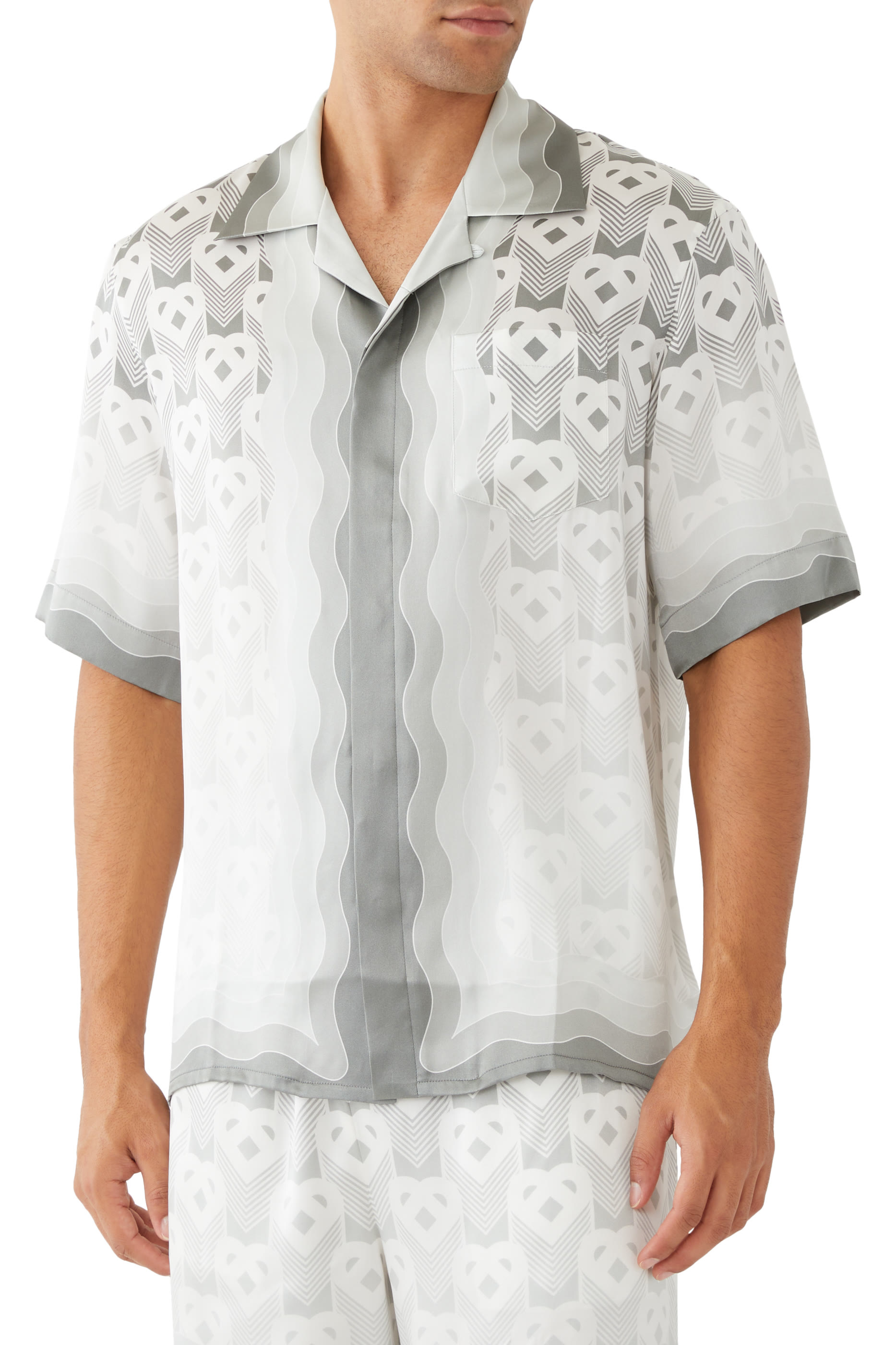 تيشيرت بلون متدرج وحروف شعار الماركة