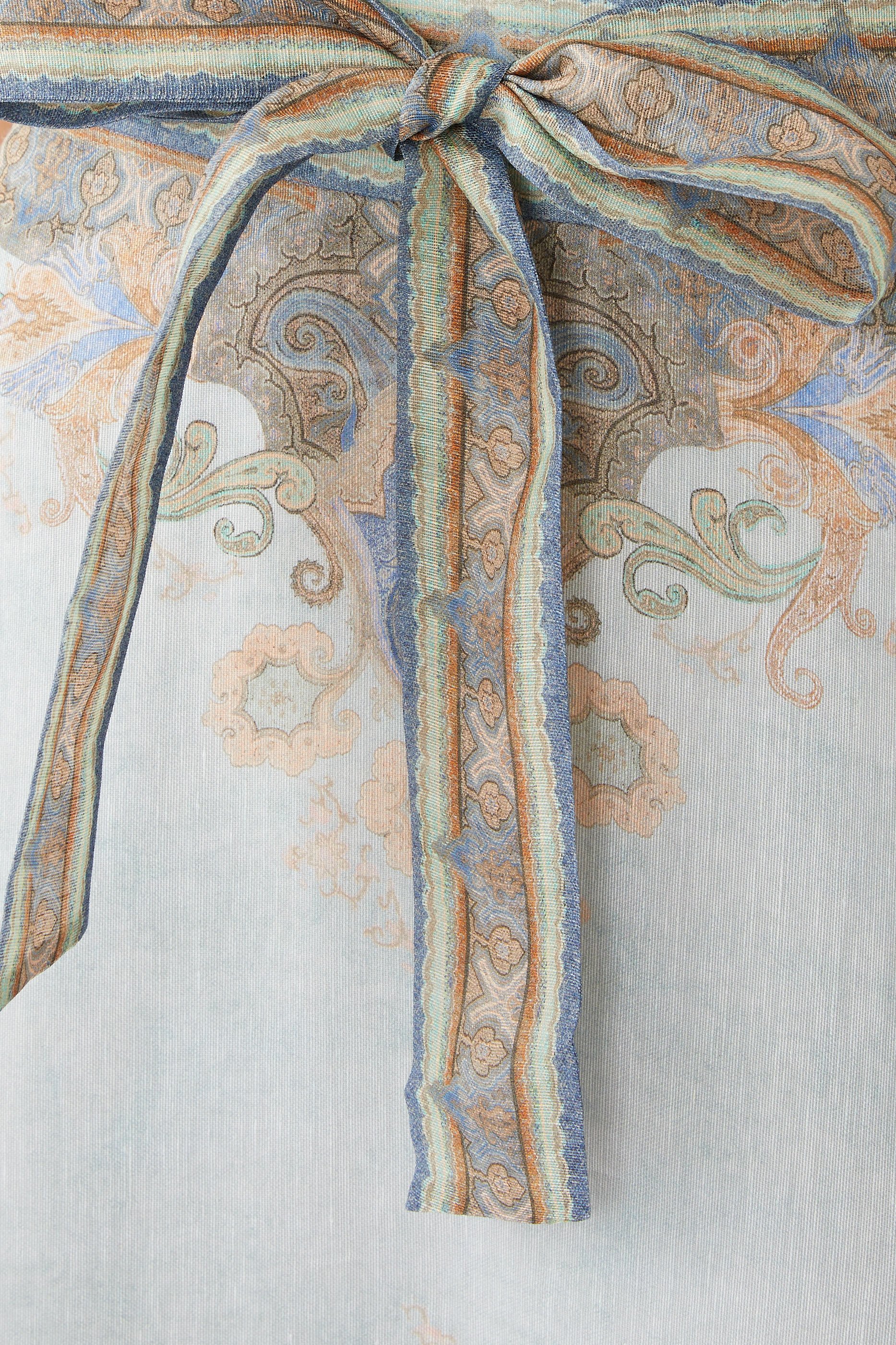 تنورة غيدن طويلة