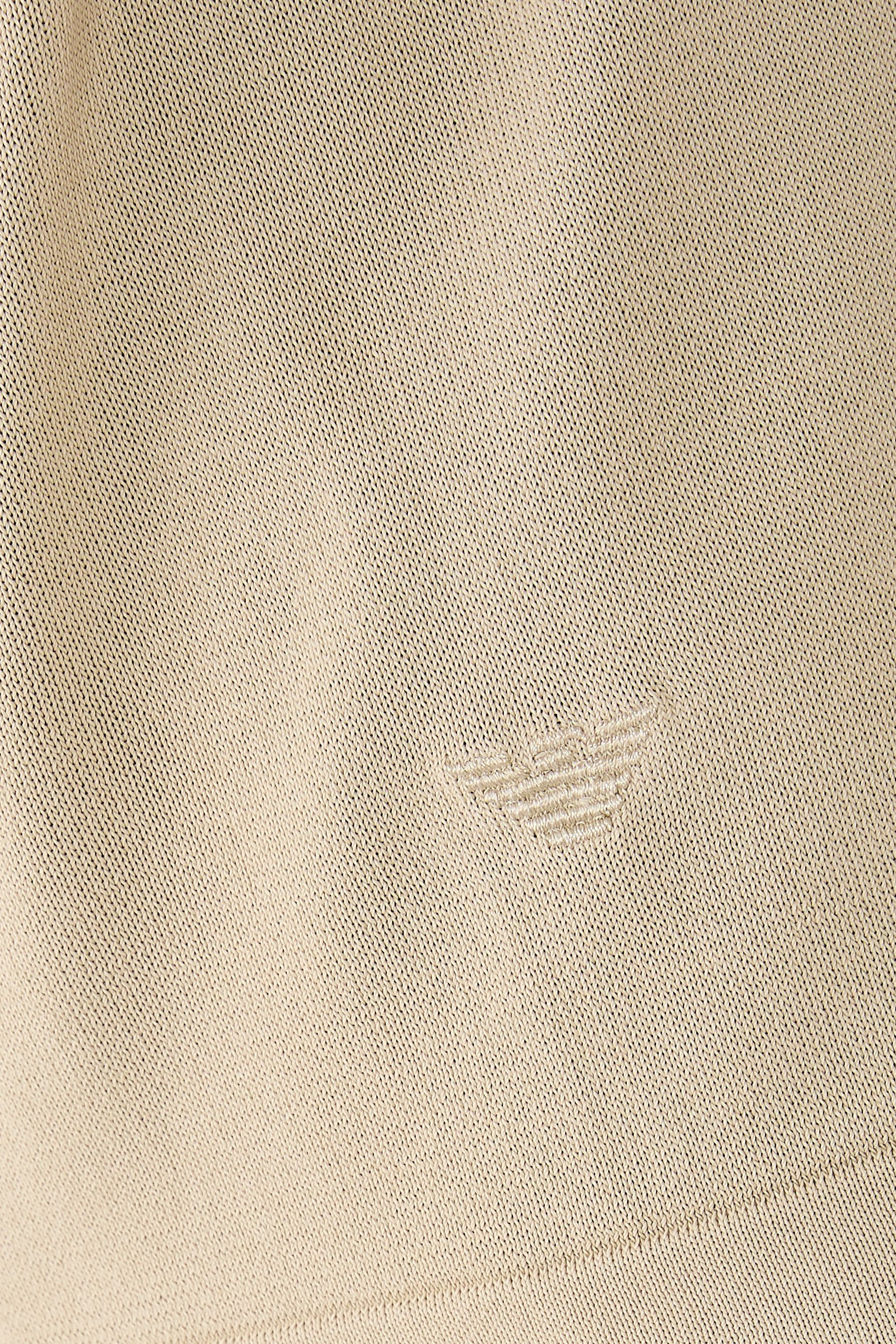 قميص بولو منسوج بشعار الماركة