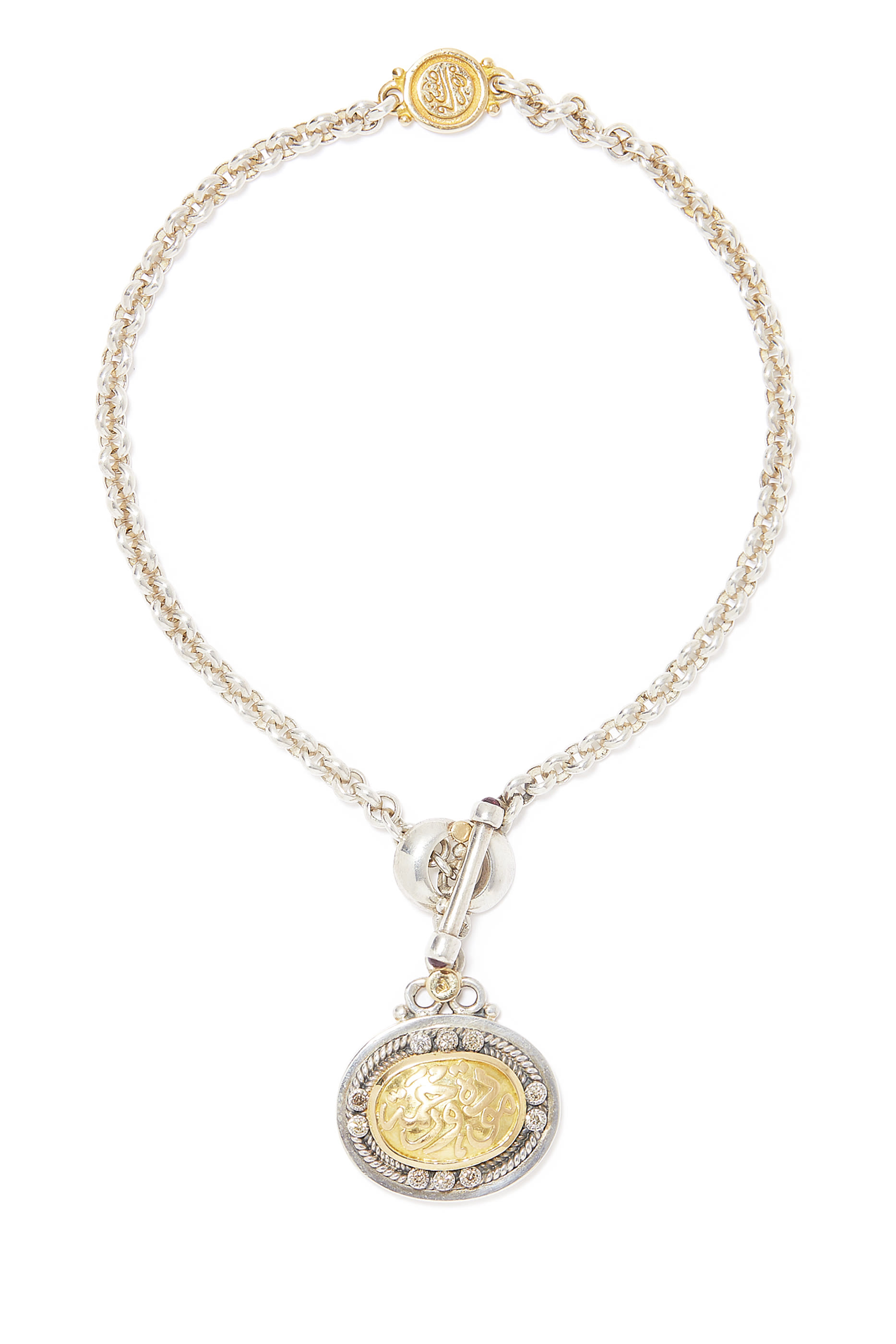 سوار مزخرف بخط عربي مرصع باللؤلؤ والعقيق