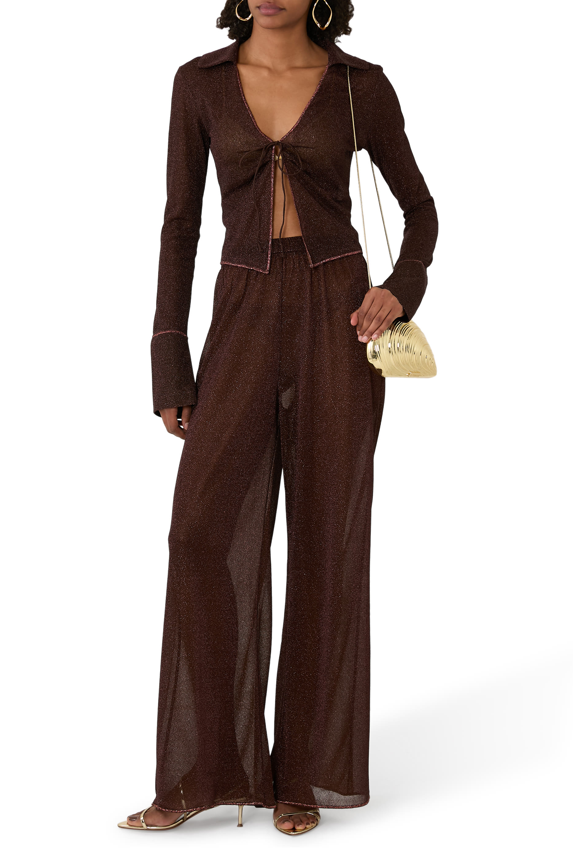 بلوزة بأكمام على شكل جرس وتفاصيل ربطة