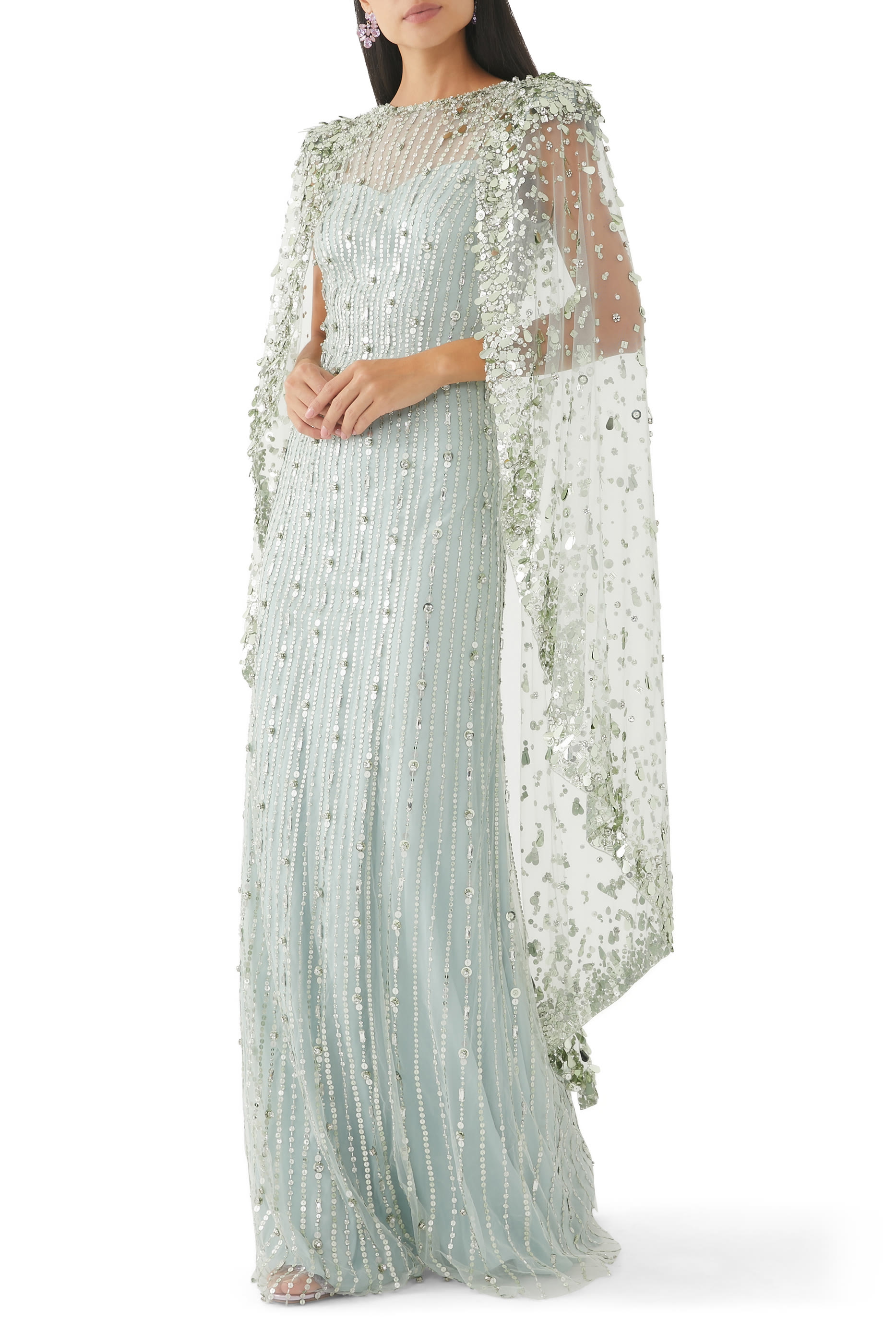 فستان سهرة بأكمام كاب