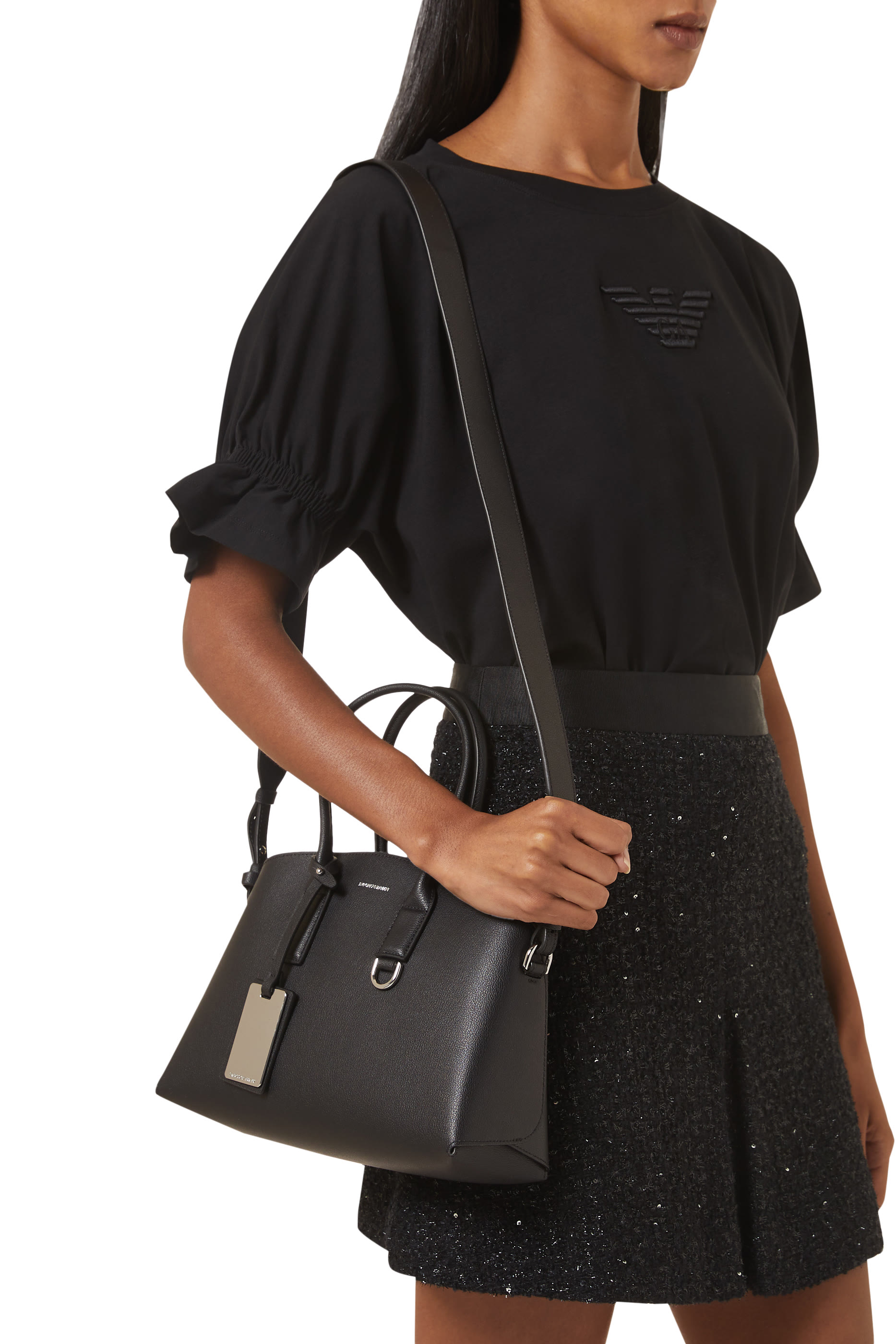 حقيبة يد بشعار الماركة