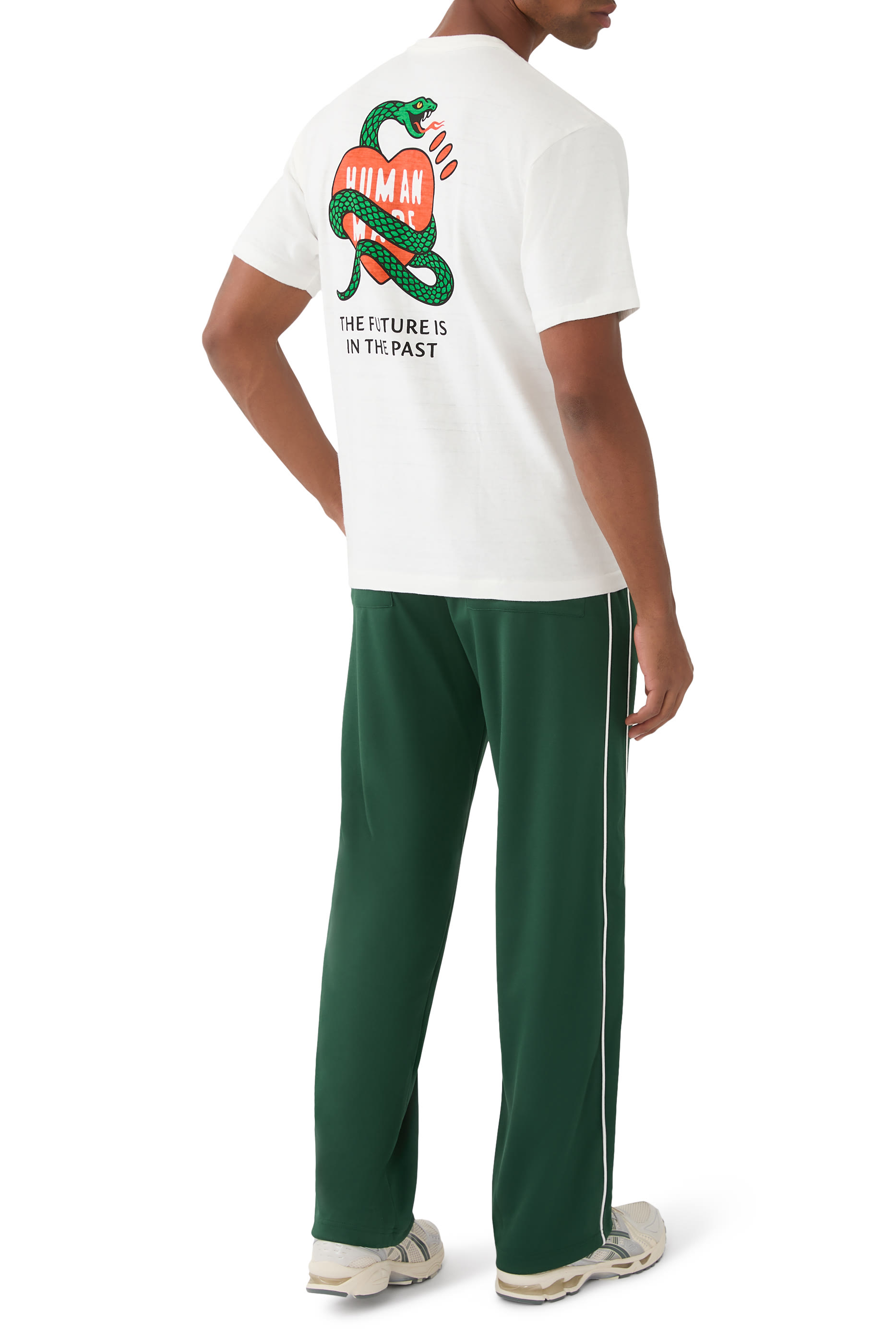 تيشيرت بطبعات غرافيكية