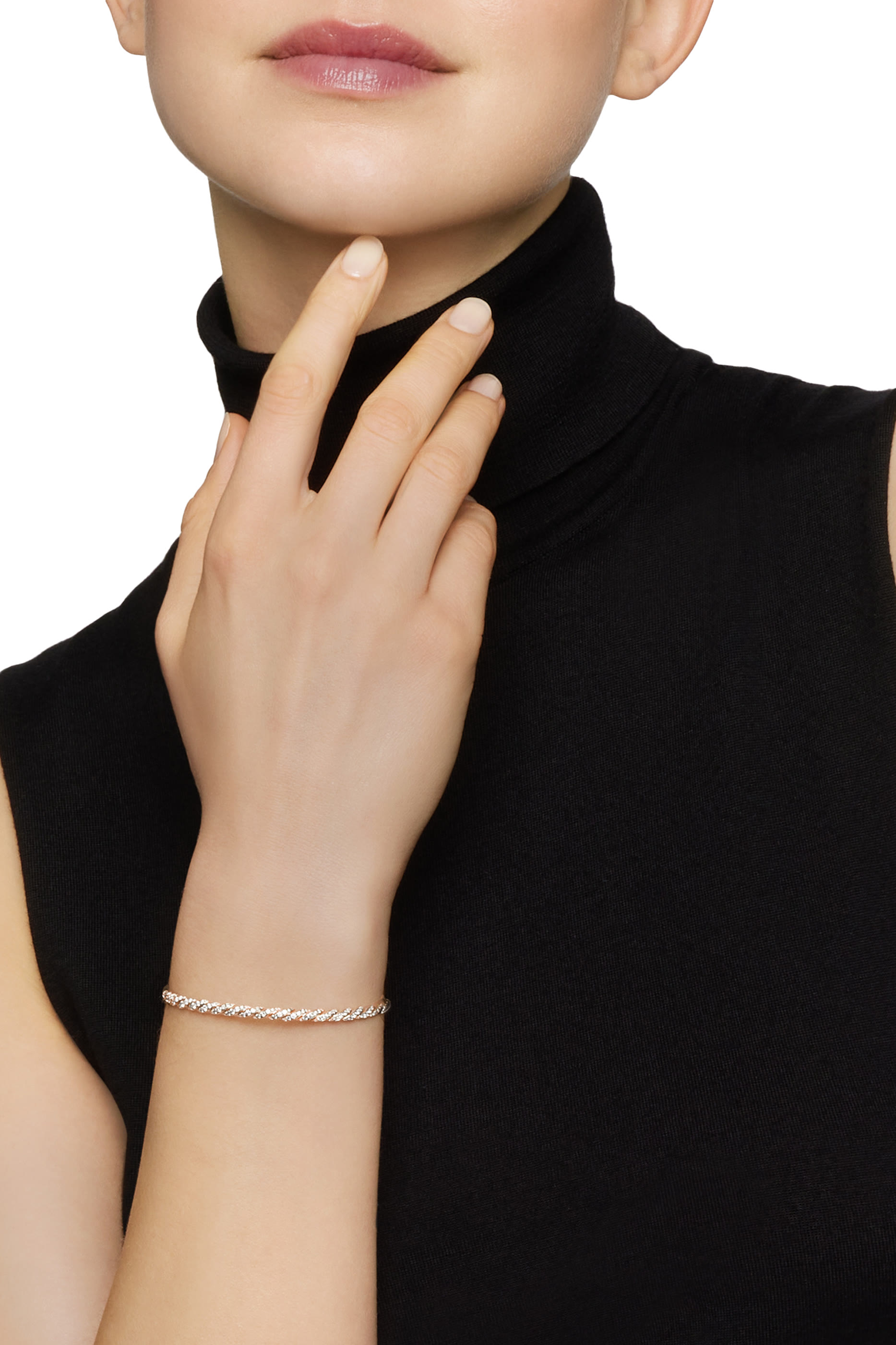 سوار مجدول منحوت بتصميم مرن مرصع بالماس ذهب وردي عيار 18