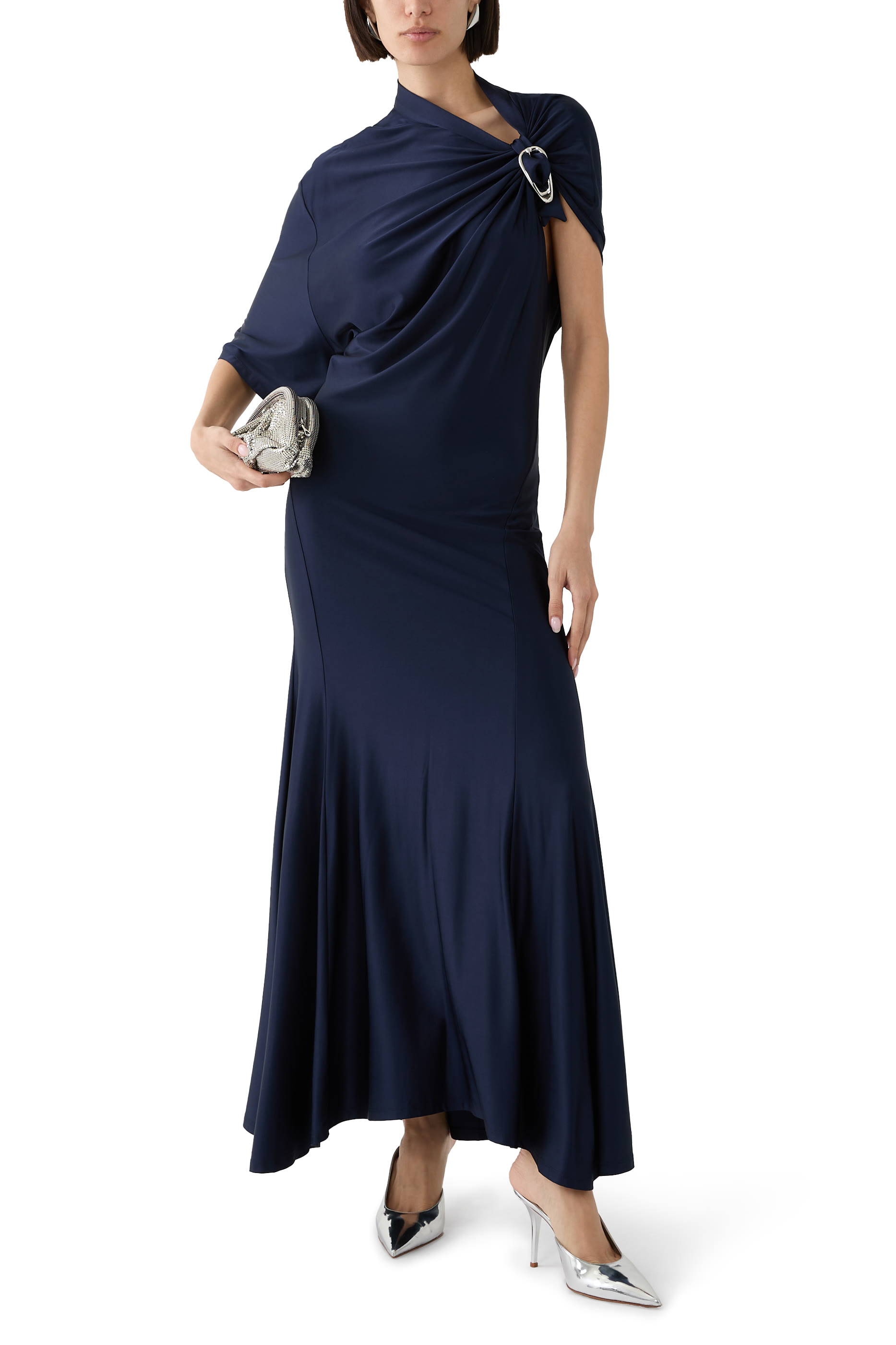 فستان طويل بتصميم غير متماثل