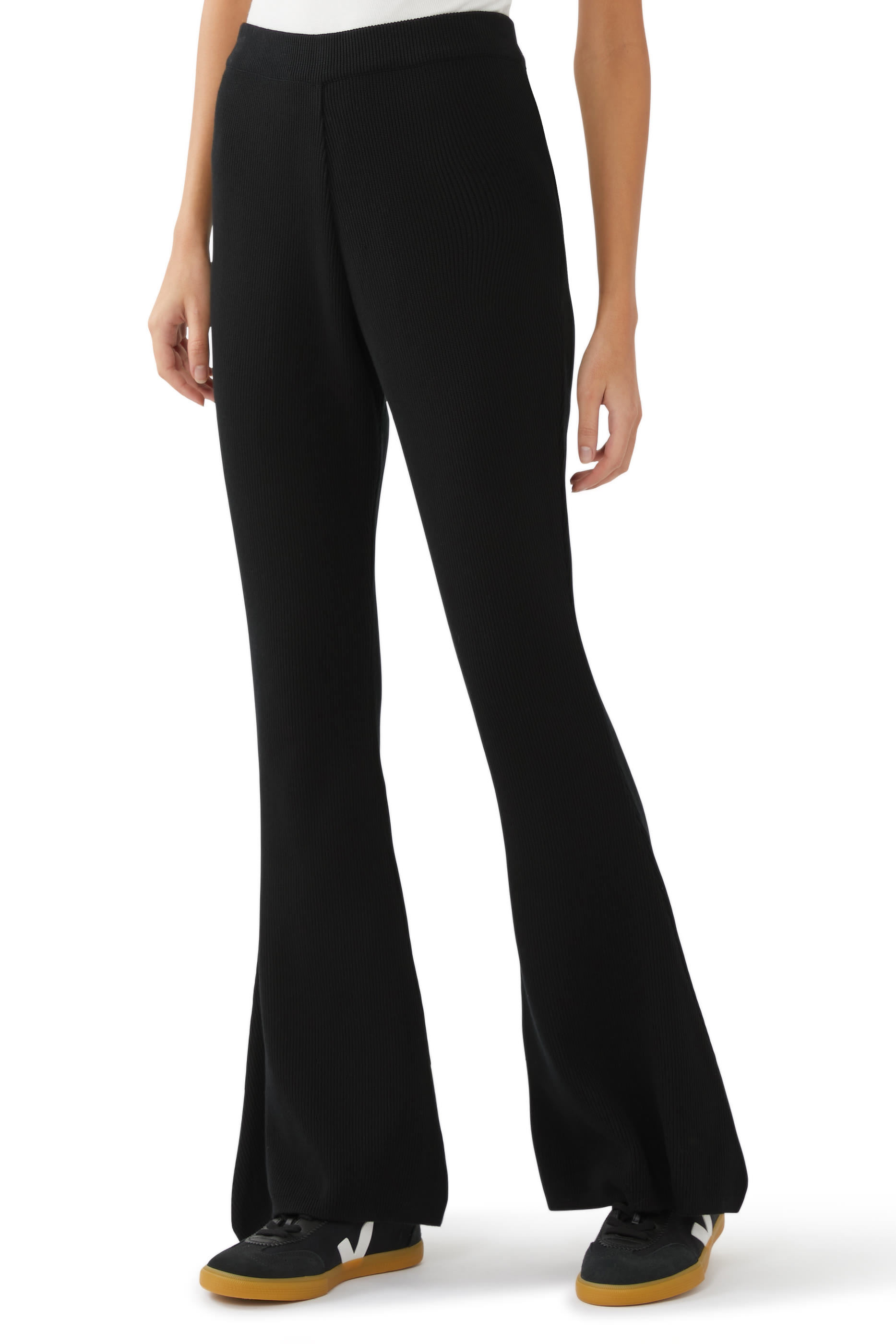 بنطال بحافة واسعة