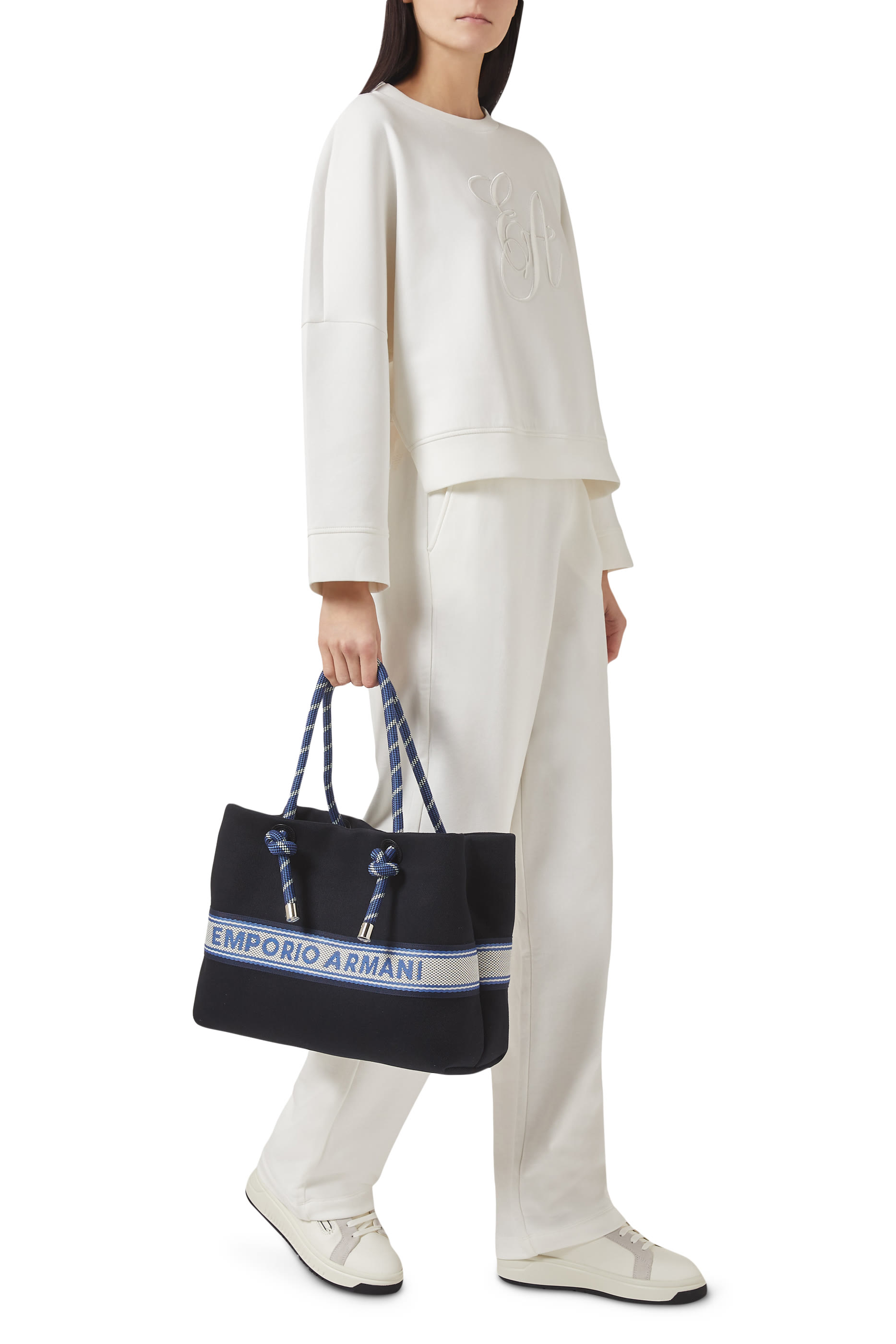 حقيبة يد بشريط بشعار الماركة