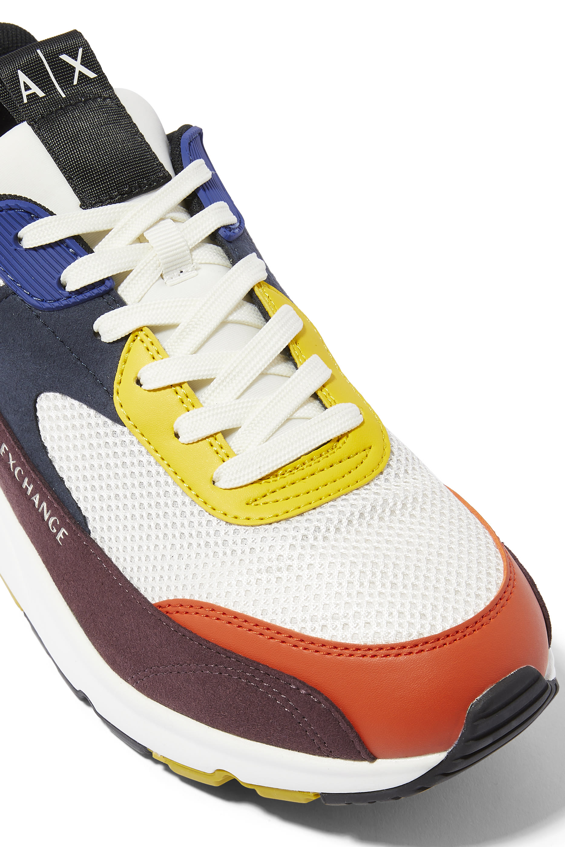 سنيكرز برونكس بشعار الماركة