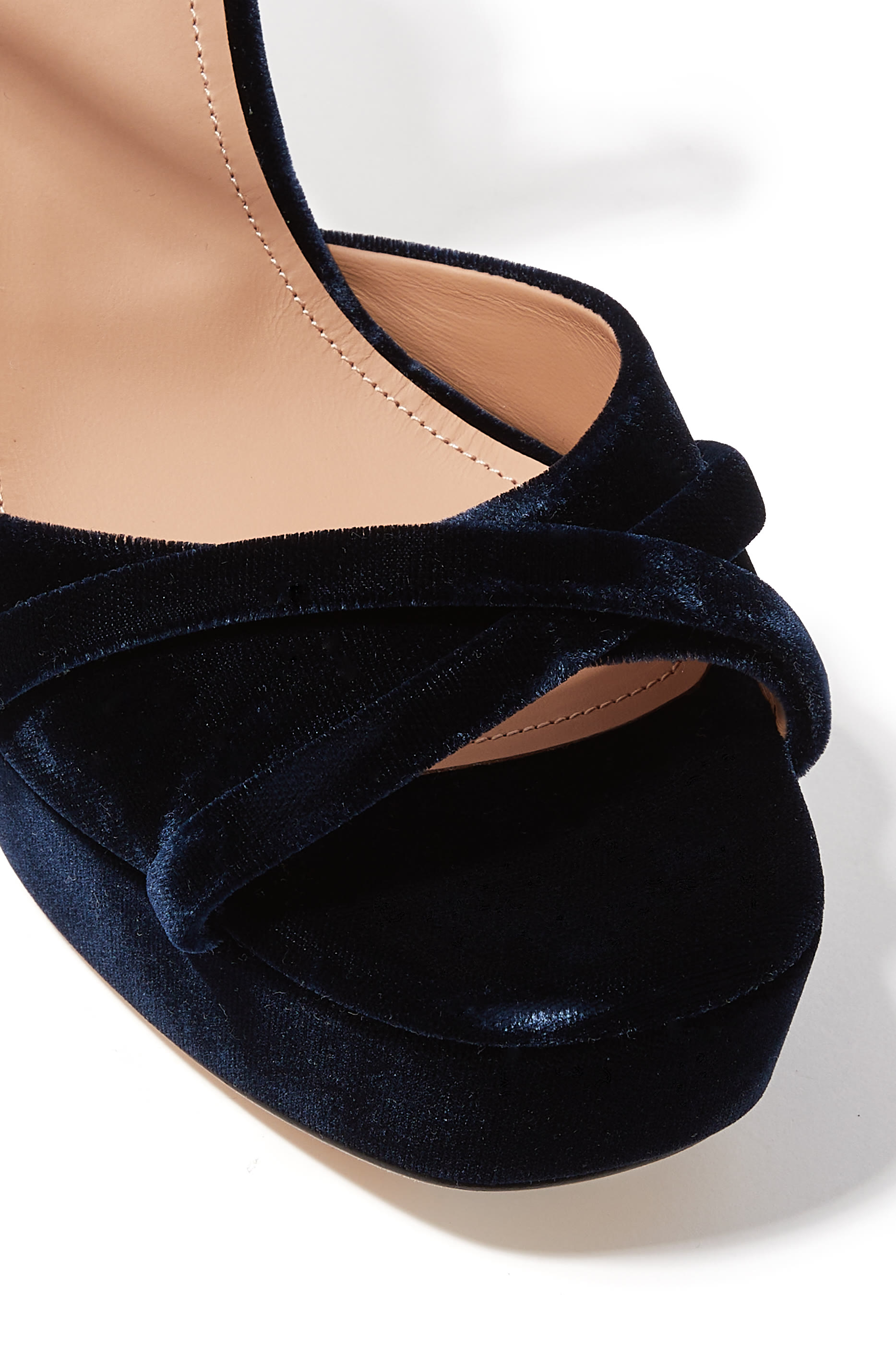 صندل 125 بسيور متقاطعة ونعل سميك