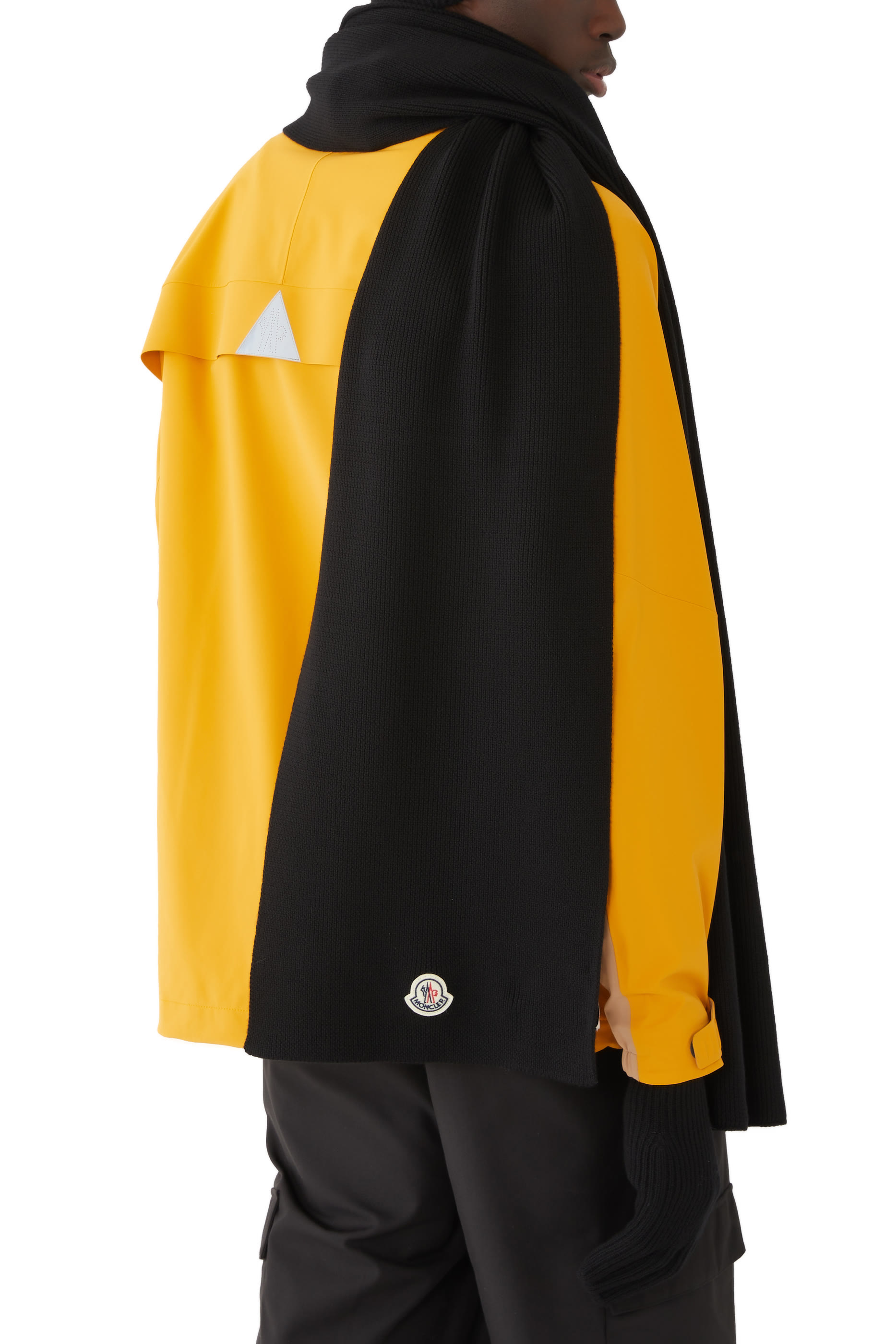 وشاح بشعار الماركة